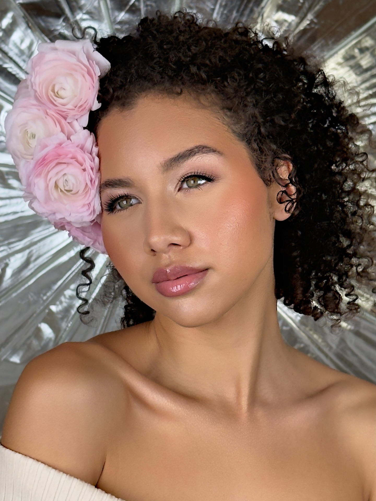 Soft glam, but make it intentional
This look is all about skin that feels like skin—fresh, radiant, and softly sculpted. I focused on enhancing natural features rather than covering them: lightweight base, strategic glow on the high points, and neutral tones to let the eyes and lips quietly shine.
The florals add a romantic touch, but the real statement is balance—knowing when to add… and when to stop. That’s where artistry lives.
💡 Pro tip: If you want that smooth, luminous finish, prep is everything. Hydrated skin + thin layers = that effortless glow we all chase.
If you’re building your makeup skills, start here: master your base, understand your face shape, and blend like your life depends on it
Would you wear this look for a special occasion or keep it as your everyday glow?
model @itsismatou
#naturalmakeup #makeupartistinswitzerland #andreapalkomakeupartist #softglammakeup💄