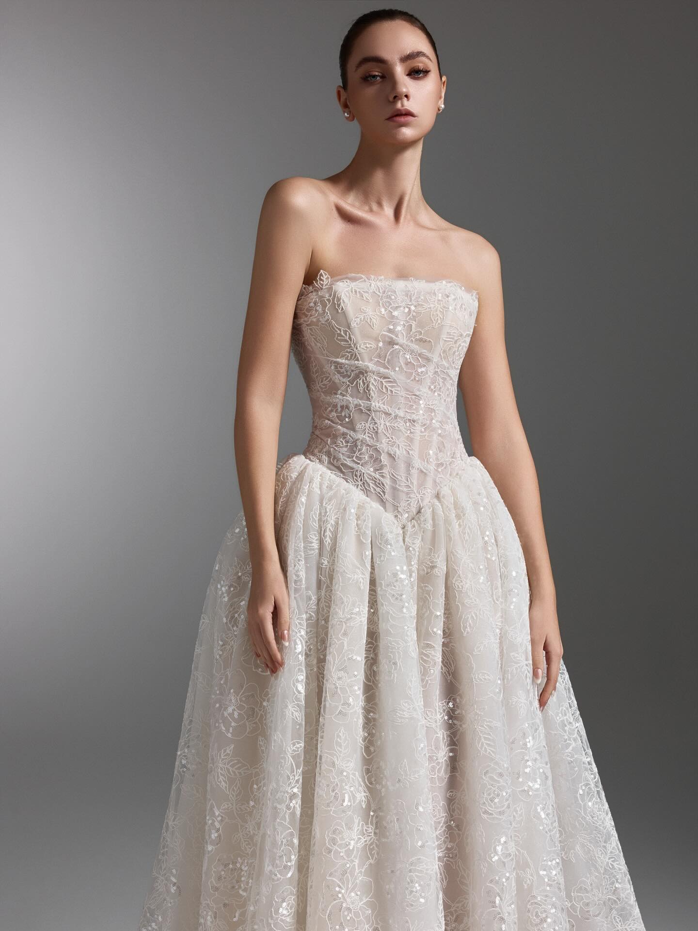 Rosamonde, where florals trace a strapless bodice and fall into a full skirt with gentle volume and light.
Graceful in shape yet airy in movement, this gown feels romantic, feminine, and timeless from every angle.
For the bride who wants elegance to feel soft and quietly memorable.
Now available to try on at Chérie Amor Bridal.
#cherieamorbridal
#ocbride
#romanticbridal
#weddingdressshopping
#bridalinspiration