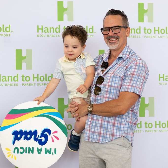 Joy was front and center at this celebration honoring the "tiny but mighty" graduates of NICU ( Neonatal Intensive Care Unit) who have overcome so much. Hundreds of Central Texas families gathered this past Saturday with the nonprofit @handtohold to celebrate hope, healing, and the incredible journey of NICU life. The NICU experience doesn’t end when you leave the hospital. That’s why groups like Hand to Hold are so vital—providing free support before, during, and after the stay. Swipe to the smiles at this celebration filled with connection and community. 😊
( photos courtesy of Hand to Hold)
#HandToHold #NICUStrong #ATXGoodNews #AustinTexas #NICUMom #NICUDad