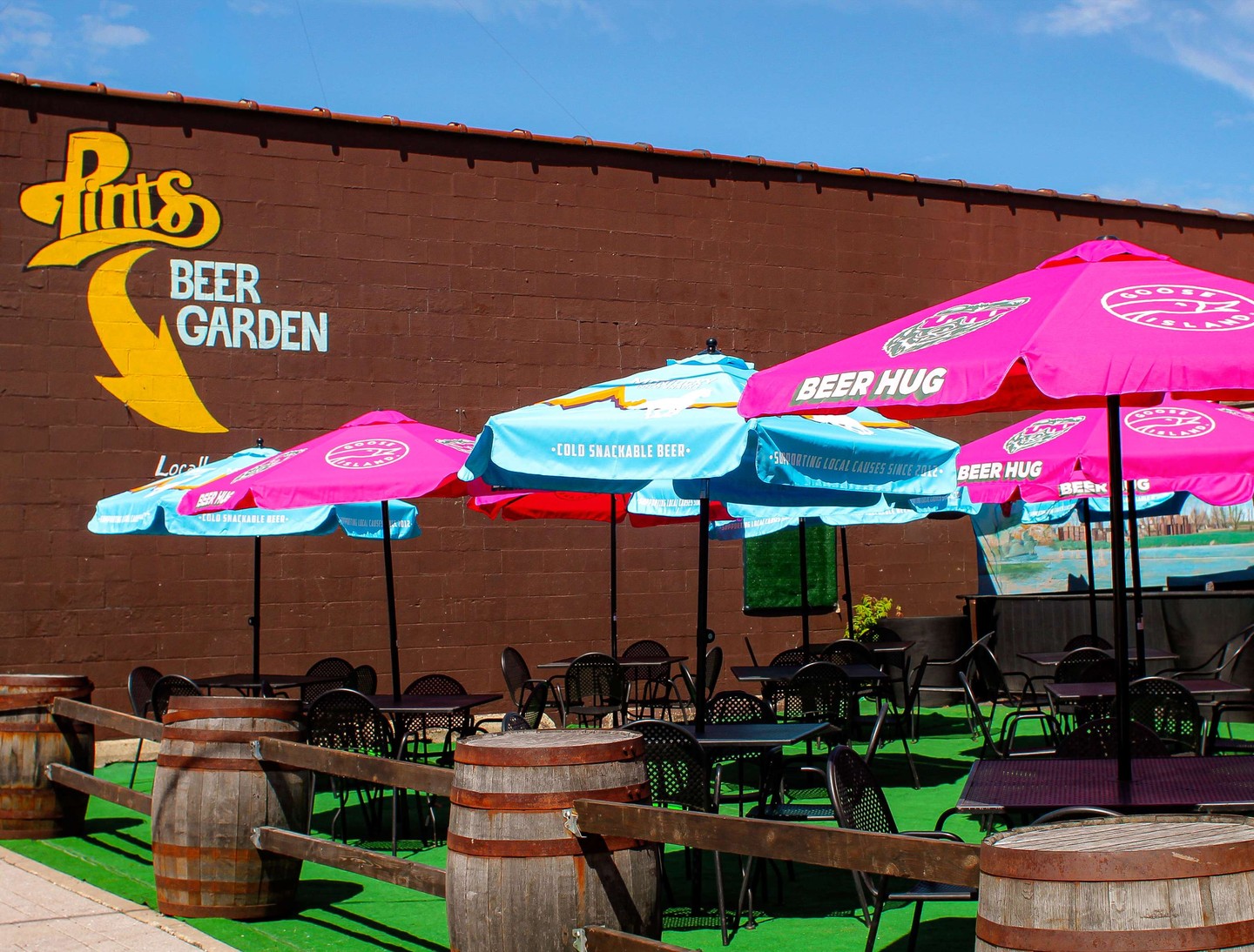The wait is overโpatio season starts today ๐๐ป
#PatioSeason #ElmhurstPatios #ChicagoPatios #ElmhurstIL #BeerGarden #PintsPatio #OutdoorDining #PatioLife #ChillOut #SpringVibes