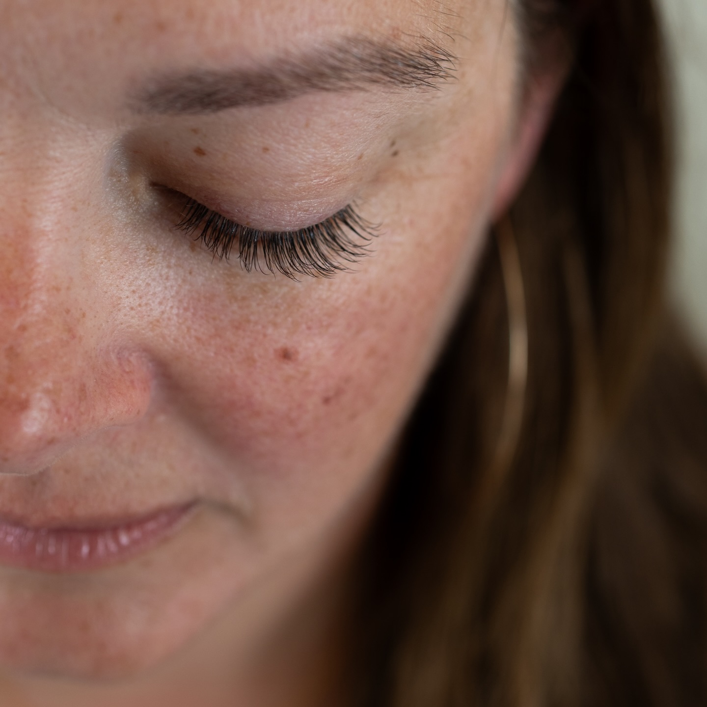 Extensions so light, they feel like yours 🥹 Leaning into fine diameters and shorter lengths for that effortlessly customized look— because the best lashes are the ones nobody notices 💘