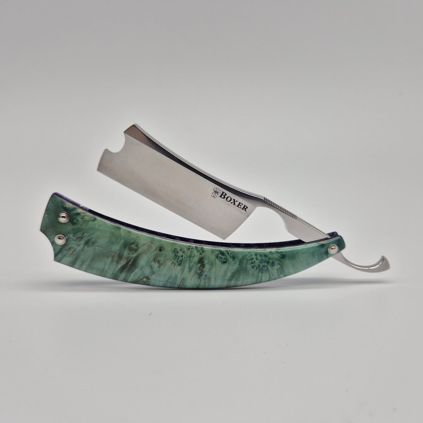 A 6/8 Spanish Point blade in O1 steel with top jimping.
Scales are box elder burl from @robswildwood ,lined with purple glass fibre composite.
Wedge is purple CTek with Nickel Silver pins and stainless steel washers.
#boxercustomrazors #customstraightrazor #straightrazor #razor #shaveoftheday