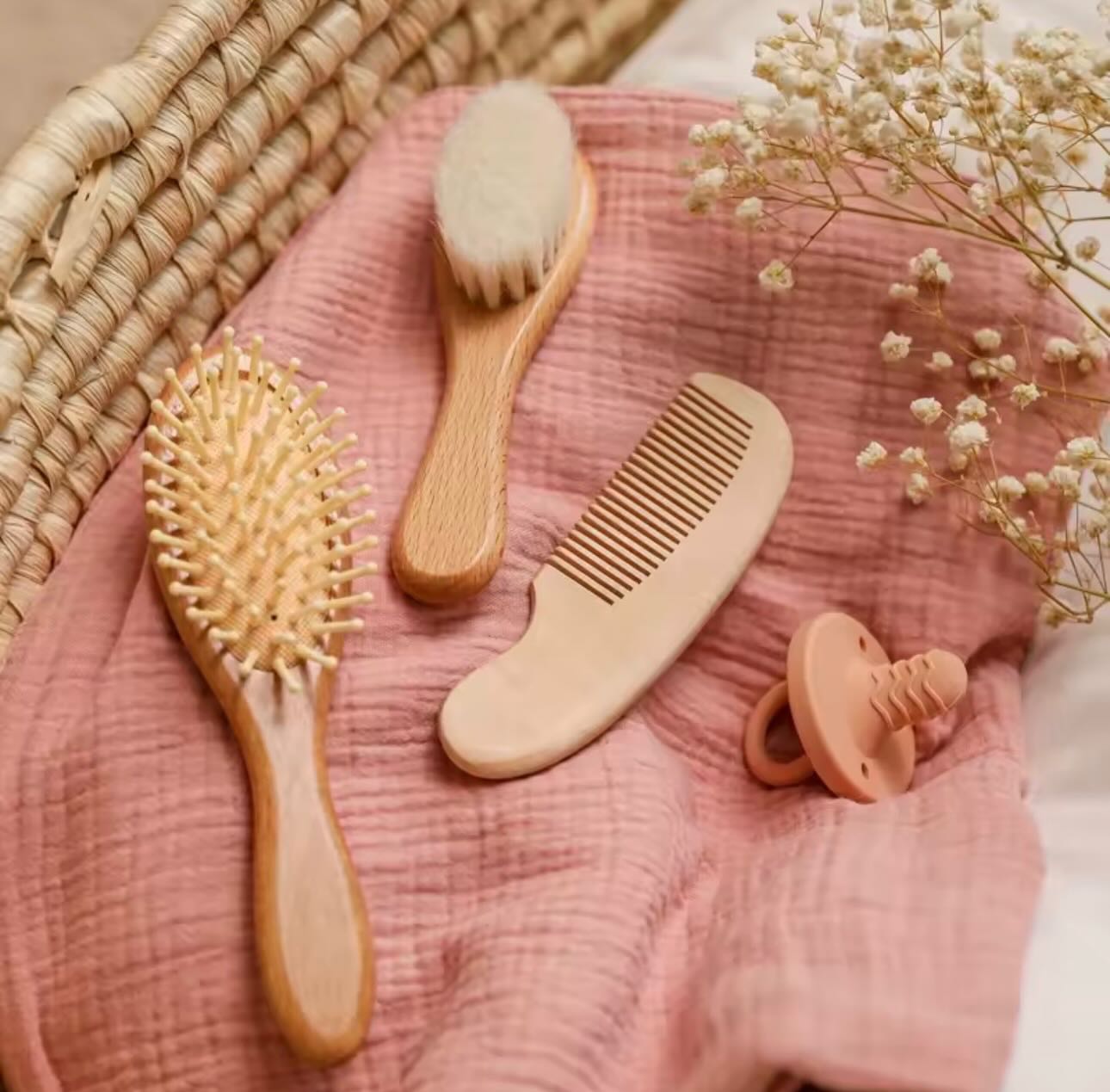 Best Seller Alert! 🔔
Soft Bristle set for the little one
#babybrush #babyhair #babycare #babyhairbrush #softbristlebrush