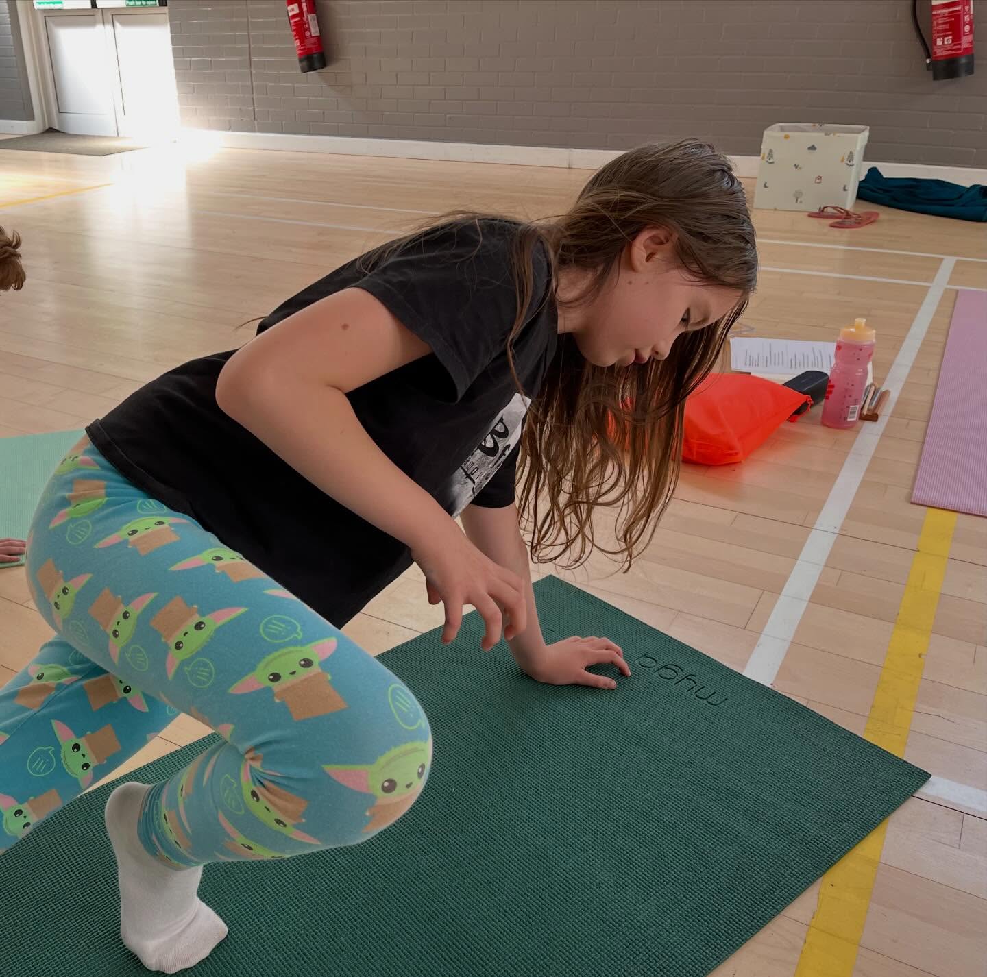 I adore the creativity of this pose, created by a student in my after school class.
They each named their favourite animal, and then had to come up with a yoga pose for us to learn, reflecting that animal.
I love that this incorporates balance, strength and a twist. 🐅
#afterschoolclub #twyford #creativitythroughplay #thegrowconcept
