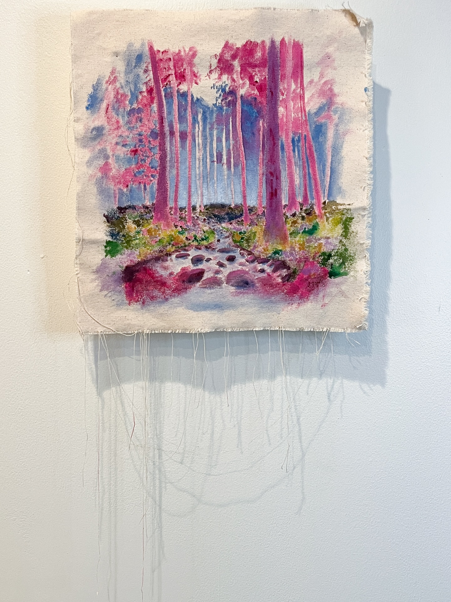 🖼️ It’s more than a landscape. It’s about our colorful, childlike perspective of the places that were special to us.
But it’s also about our adult perspective, inevitably carrying realities that we were unaware of as children- truths that sometimes taint these sweet memories, forcing us to carry the duality of life.
This painting, “Woodland Creek”, speaks to how memory itself works—the way certain details remain crystalline while others blur and fade. It is left with raw, unraveling edges, acknowledging that these memories and emotions will continue to deteriorate and transform over time.
Or perhaps the unraveling threads are a result of information learned as an adult, changing the innocent perspective you had as a child.
It floats off the wall, it can’t be naked down or contained under glass. It is a fleeting memory, with a life of its own that we can’t control and can’t always access whe we want to.
Can you relate to this painting? Tell me in the comments!
Available online at the link in bio.
#behindtheartwork #colorfulartwork #appalachianart #storybehindthepicture #artcollect