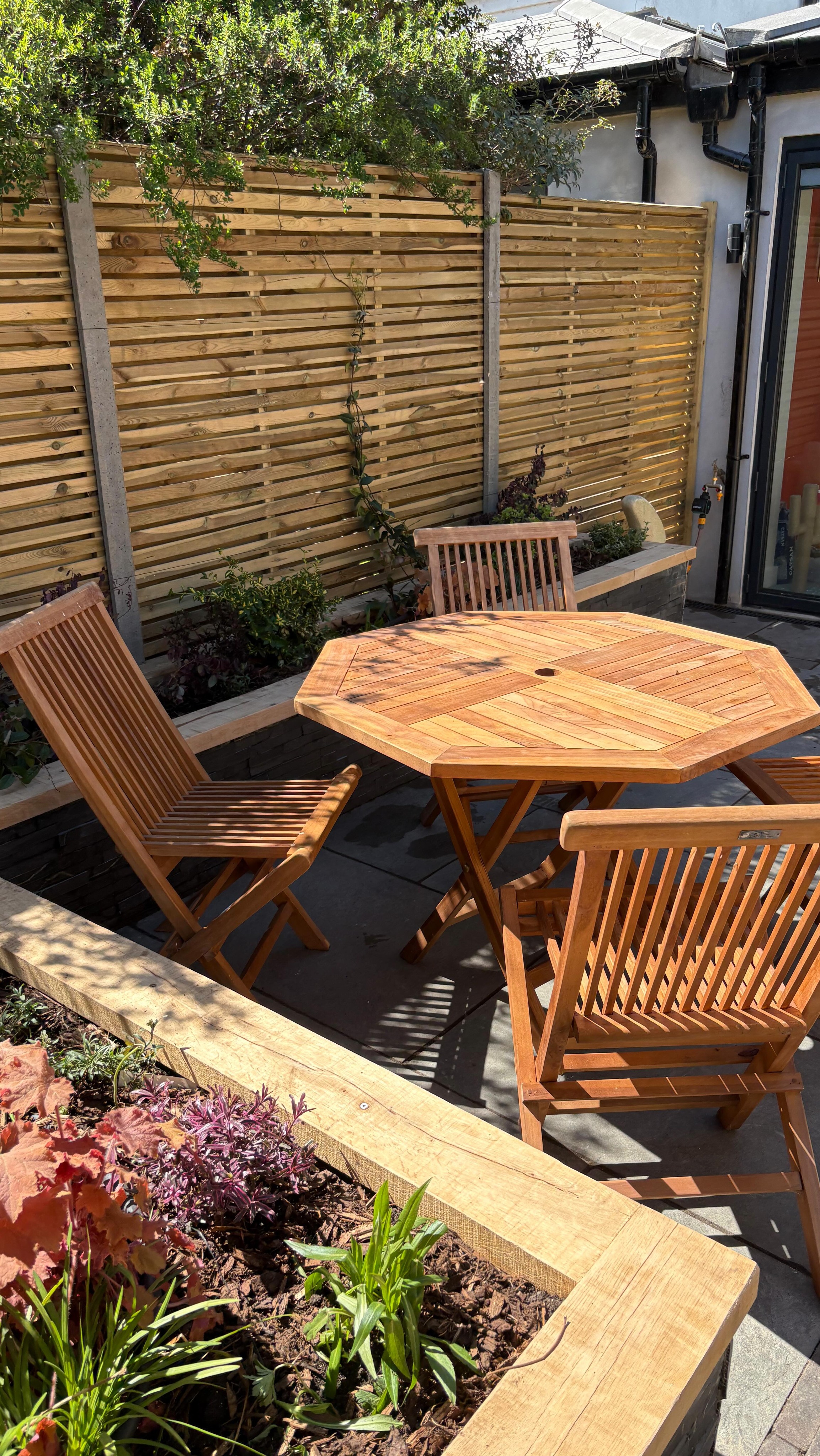 This small, patio garden in Olde Hanwell could not be completed on a better day 🙂 Post-construction wasteland transformed into a stunning patio garden with raised beds and bespoke storage.
Beautiful graphite grey limestone, black slate cladding, and Lugano paving from London Stone.
Oak coping on top of flower dede doubles as occasional seat.
Brilliant delivery by Karol Kozlowicz and his team at Garden Spirit https://www.garden-spirit.co.uk.
Super happy with this design (by me 🫣).
I’m super-happy with this one :)