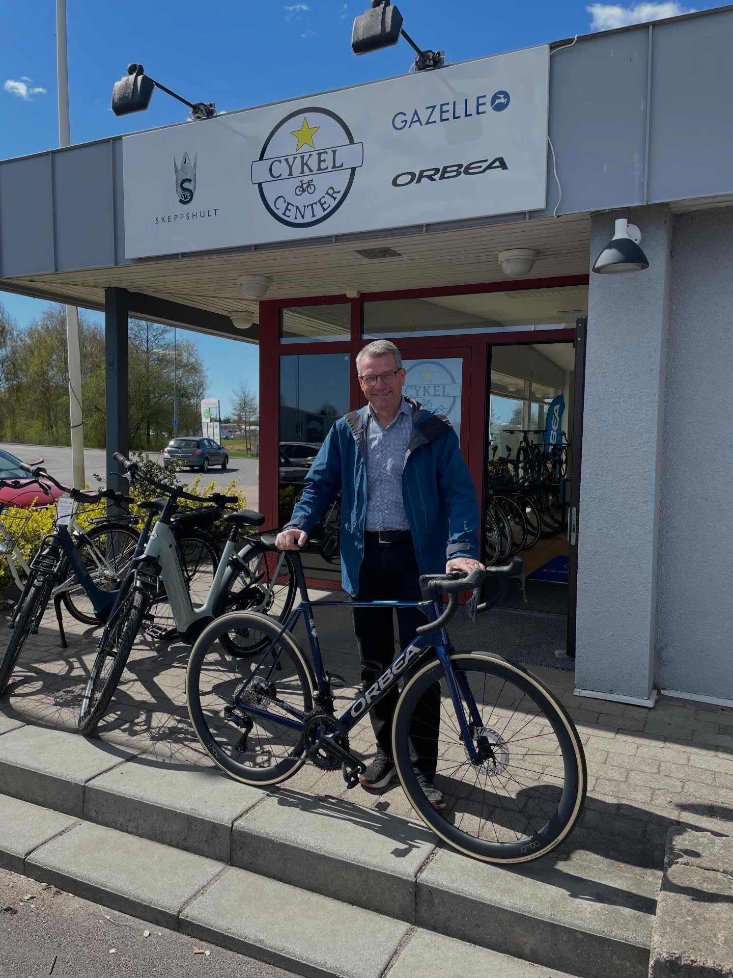 Ännu en ny lycklig Orbea ägare. Njut i solen ☀️ önskar vi på Cykelcenter.
#orbea #racer #nycykel