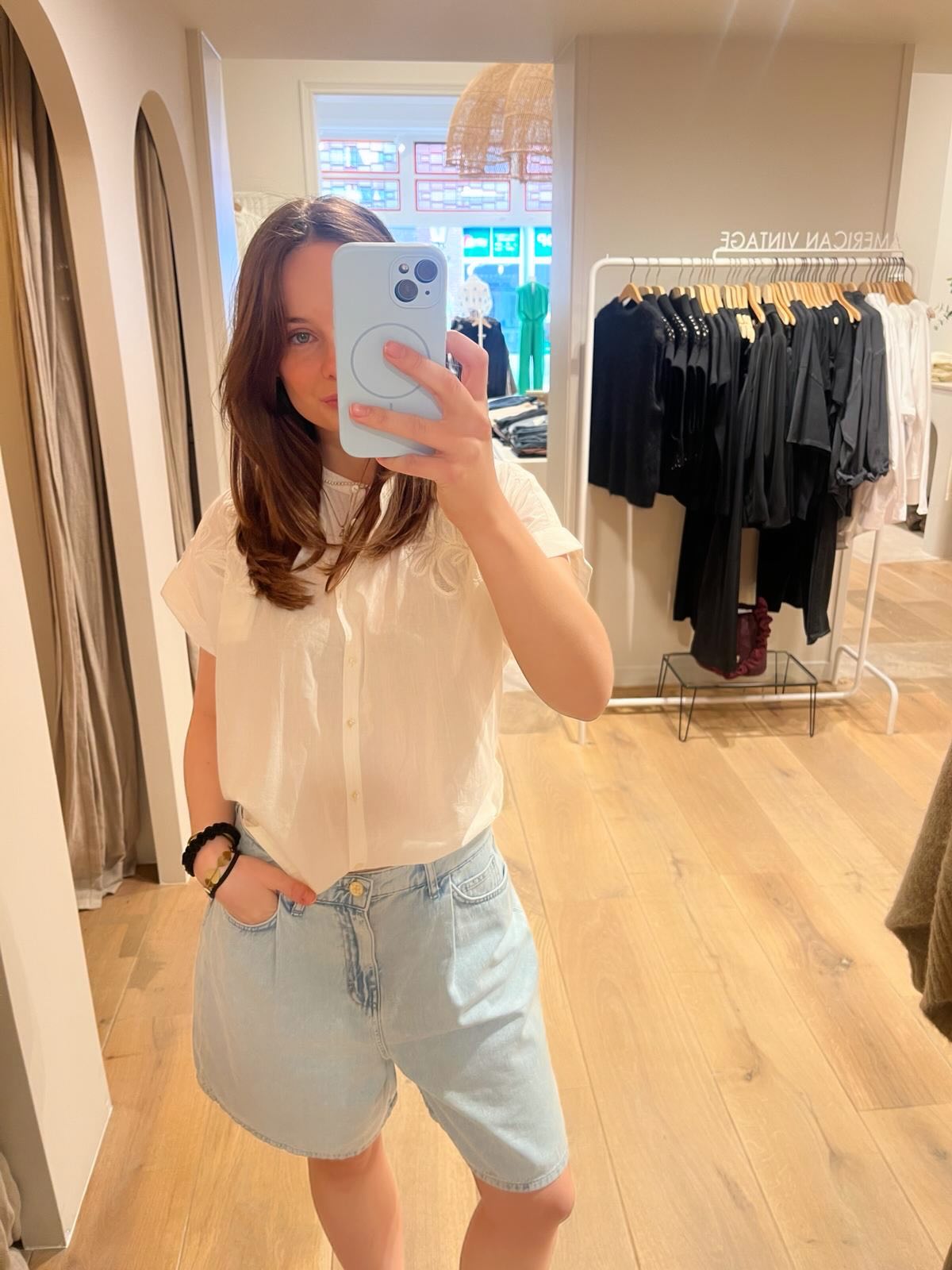 Een musthave in je garderobe is toch wel deze short van @bybaramsterdam 🙌🏻 Shop hem vandaag in de winkel, wij zijn er weer tot 17:30.
#woodwassenaar #jeansshorts #bybaramsterdam #shopthelooķ #ootd