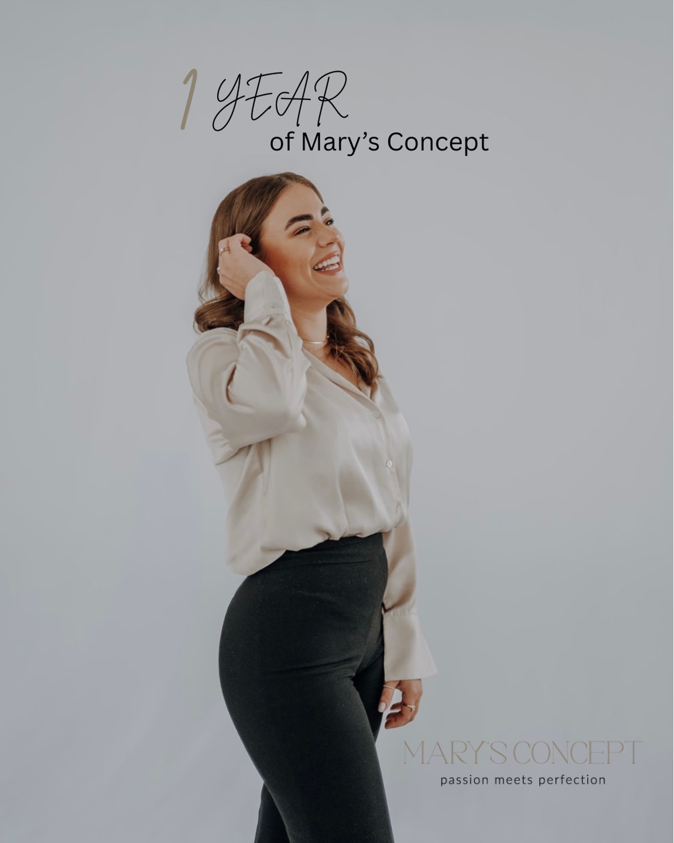 Ein Jahr Mary’s Concept ✨
Aus einem Kindheitstraum und vielen Vorbereitungen davor wurde vor genau heute einem Jahr mein Herzensprojekt öffentlich – und ich bin einfach unglaublich dankbar. 🤍
Dankbar für all die wunderschönen Hochzeiten, das Vertrauen so vieler Paare und die vielen besonderen Menschen, die ich auf diesem Weg kennenlernen durfte.
Und was mich besonders stolz macht: Meine erste richtige Saison ist fast komplett ausgebucht. 🥹
Das fühlt sich immer noch ein bisschen unreal an.
Ich freue mich riesig auf alles, was dieses Jahr noch kommt – auf jede einzelne Hochzeit, auf all die emotionalen Momente, auf kreative und ästhetische Konzepte, die ich ausarbeiten und zum Leben erwecken darf. ✨
Danke an alle, die mich auf diesem Weg begleiten und an Mary’s Concept glauben. Das ist erst der Anfang. 🤍 #elegantwedding #modernwedding #weddinginspo