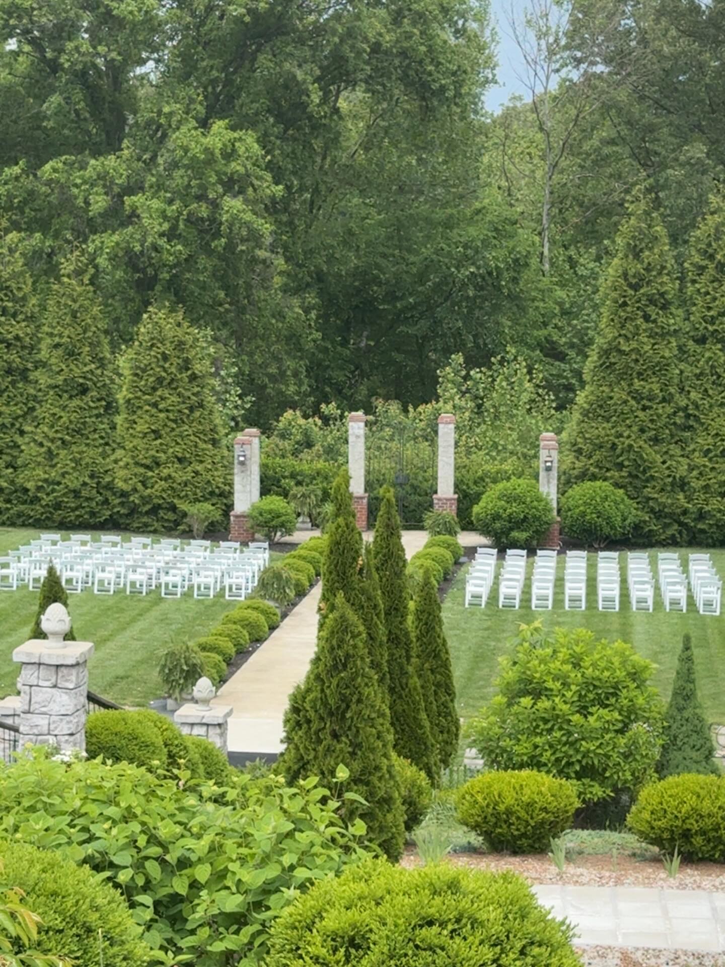 Had the honor of providing sound for the ceremony and entertainment for a beautiful wedding last night. It’s safe to say this was one of the most beautiful outdoor venues I’ve worked at. #bluelinedj #owensborodj #Bowlinggreenwedding