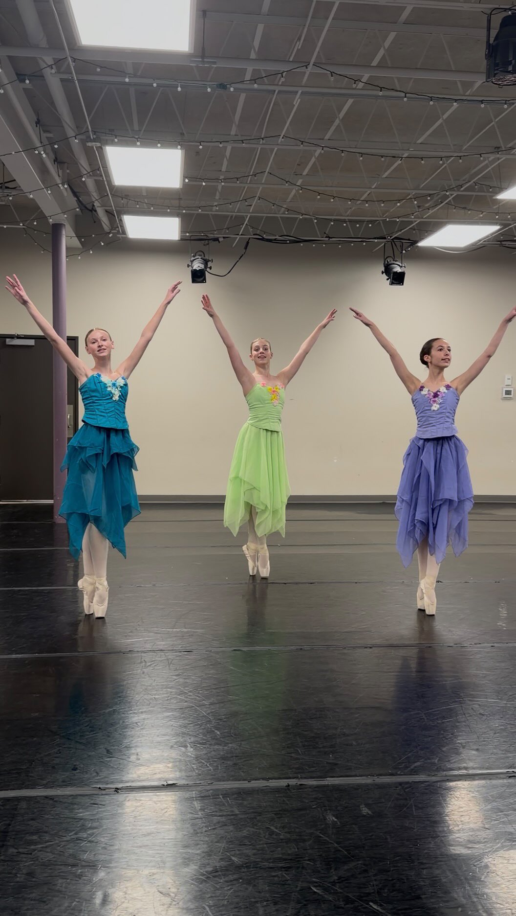 Come experience the magic as elemental fairies bring the enchanted woods of Hansel and Gretel to life🧚♀️✨
Secure your tickets today — Don’t wait!
🎟️SATURDAY, MAY 9
https://www.lonetreeartscenter.org/whats-on/littleton-youth-ballet-presents-hansel-and-gretel
🎟️SUNDAY, MAY 10
https://www.tix.com/ticket-sales/LittletonYouthBallet/3901
#hanselandgretel #hanselandgretelballet #elementalfairies #lybproduction #lybdancers
