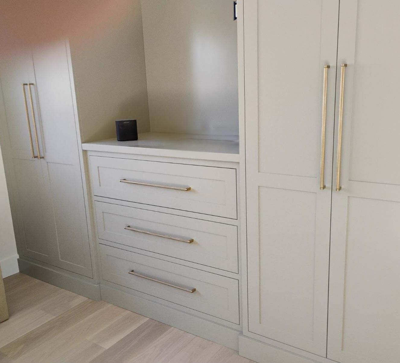 This custom built-in brings function and style with soft neutral tones, and sleek hardware. Designed to maximize space while keeping everything looking polished and organized.
Are you ready to upgrade your cabinetry?
@craftbuildersconstruction