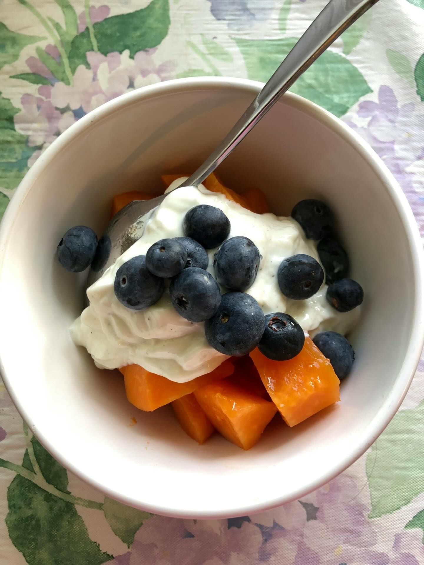 Amp Up Your Energy In Perimenopause with Dr Blossom ⚡️
Adding protein like greek yogurt with nuts or fruits can help stabilize your energy throughout the day🌱🫐🍑