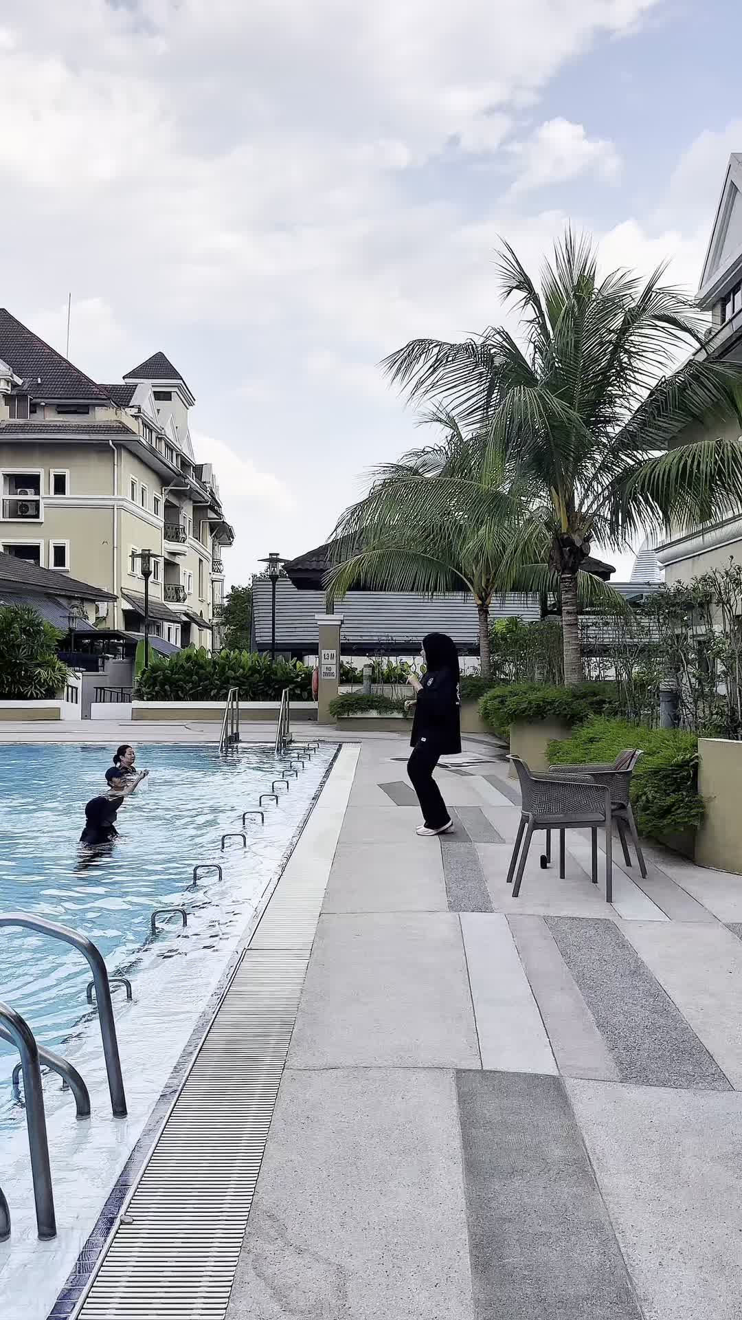 Looking for a workout that’s effective yet easy on your body? 💦
Aqua Aerobics is the perfect blend of fun and fitness — helping you improve cardiovascular health, tone muscles, increase flexibility, and reduce joint stress.
Join us in the pool and feel the difference 🌊
#immcarehub #aquaaerobic #flexibility #mobility #strength