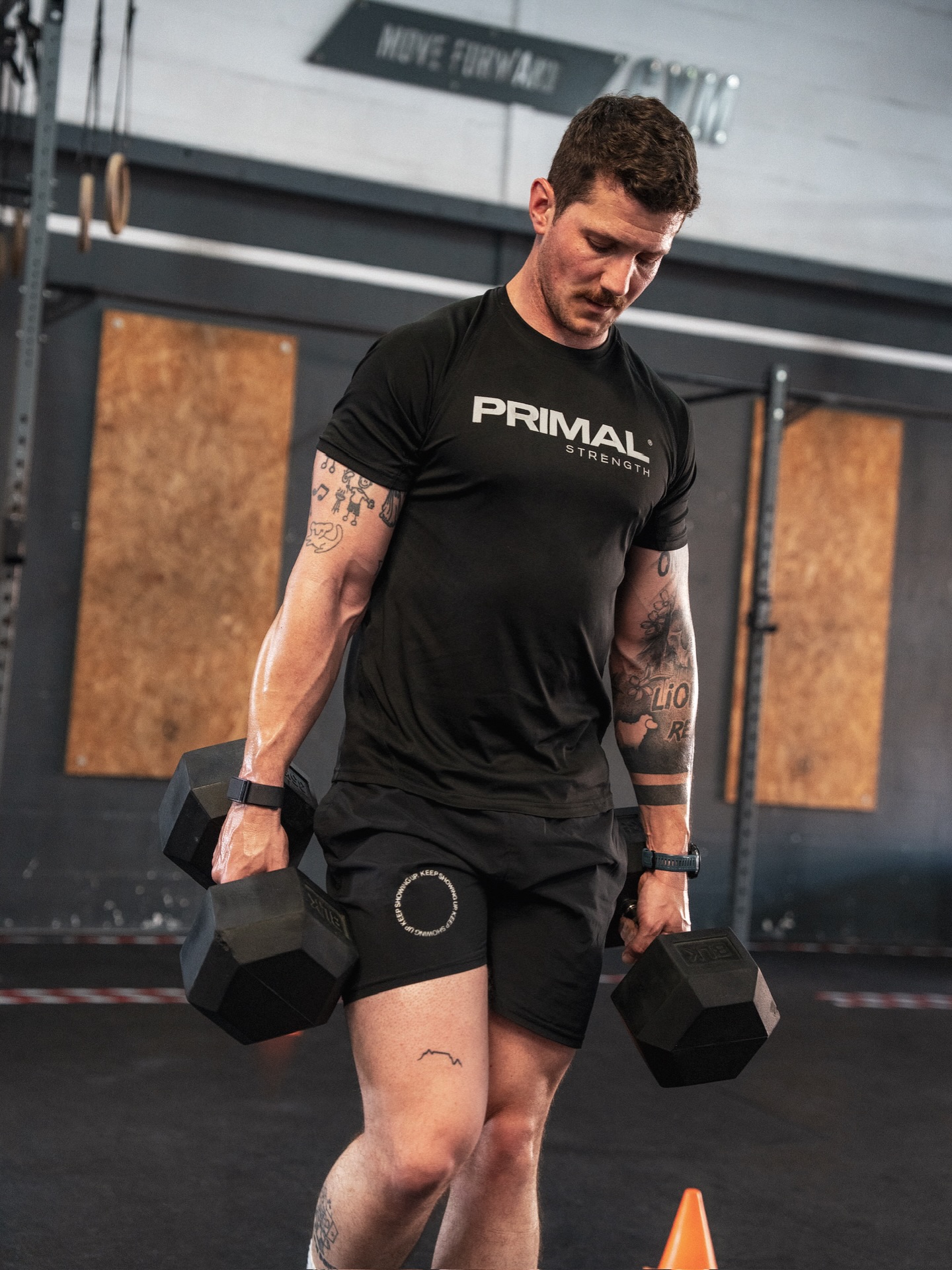 WORKOUT OF THE WEEK ⚡️
Throwback to the start of the week 👇
EMOM x 15, 0:50 on // 0:10 Off
Min 1: Farmer’s Carry @ Heavy
Min 2: Walking Lunges
Min 3: Sandbag / D-Ball Cleans
Min 4: Ring Rows
Min 5: Rest
Score: Reps
Time Cap: 15:00
@inyamabiltong
@george.s1417
@moveforwardgym
#workoutoftheweek #crossfit #functionalfitness #strengthtraining #otterystmary