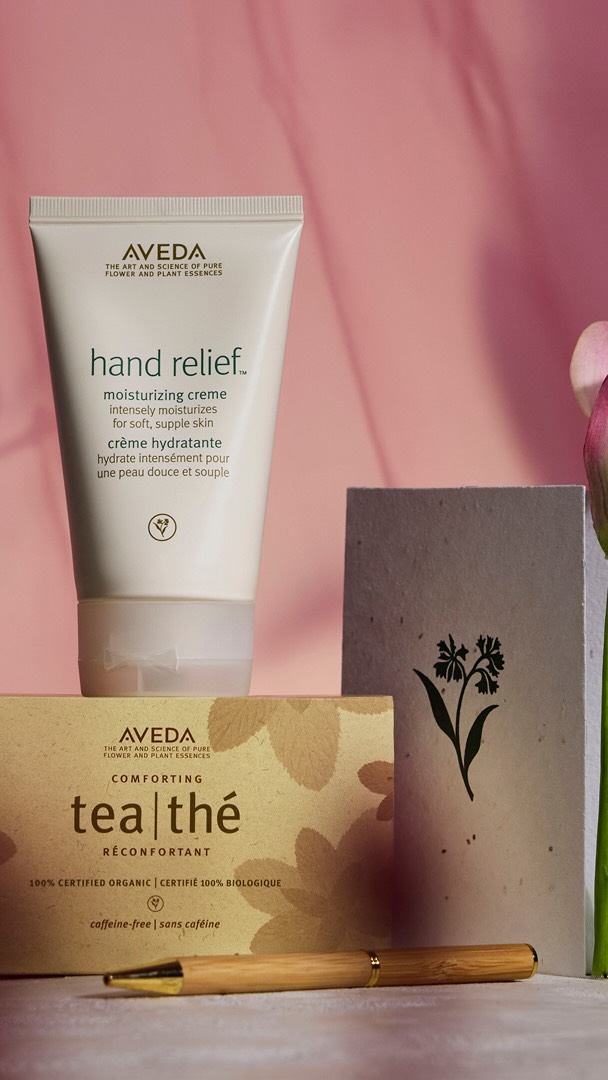 Treat mom to tranquility this Mother's Day! We have 25% off Skin & body care and Aveda Tea 💘 Now through May 10th! Book her spa day and grab products for serenity at home.
* when you spend $100 you’ll receive a complimentary stationary set as an additional gift! 💐
#spaday #mothersdaygift #stylinsalon #avedasalon #mothersday