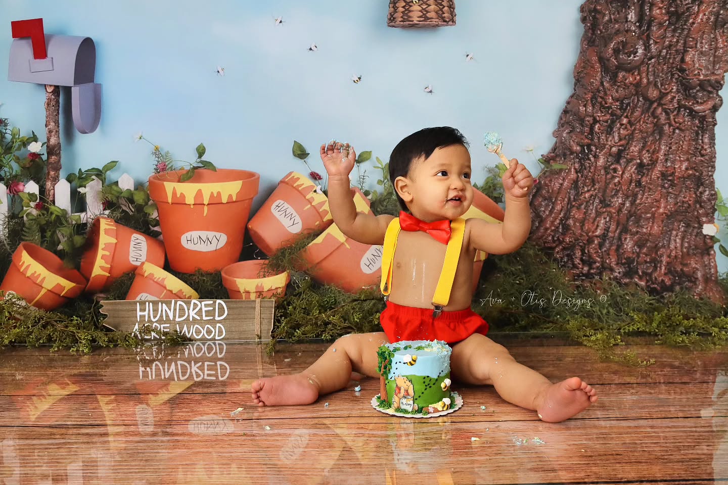 sweetest boy enjoying his cake smash 🍯🐻
#winniethepoohcakesmash #winniethepoohfirstbirthday #winniethepooh #winniethepoohbirthday #cakesmashphotography