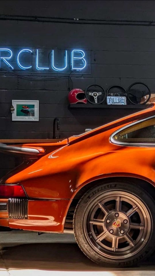 Leaside’s not all quiet streets and school runs. And we’re not about to gatekeep the hidden gems.
We stopped by RClub this month. You’d drive past it without thinking. Inside, it’s a full setup. Sim bays, lifts, people working on their cars, espresso pouring.
If you’re into cars, this Leaside community is worth knowing.
Save this or send it to the one who’d be here every week.
@rclubcars