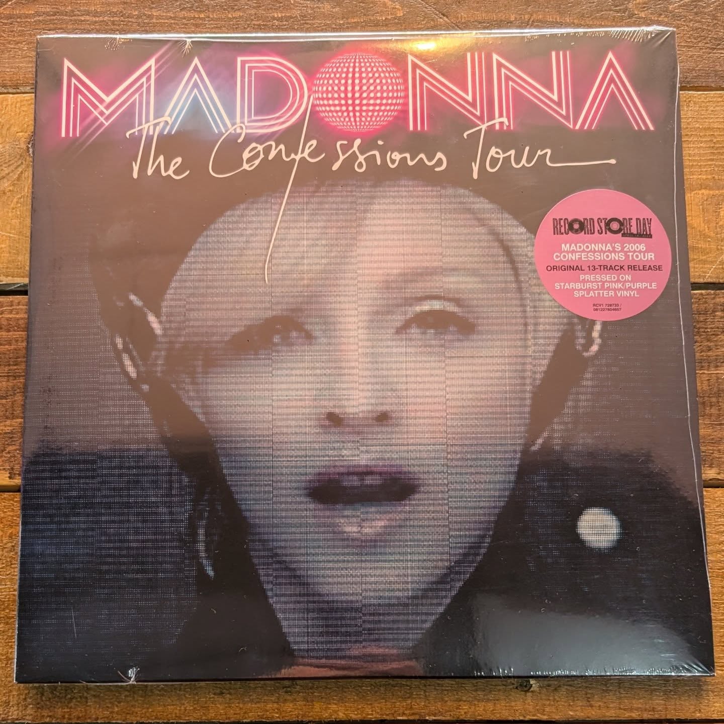 Bore da.
Just when you thought all talk of RSD had diminished I'm resurrecting it this morning with news of the arrival of some extra copies of stuff that sold out on the day.
I'm making these available only in store today but if there's any remaining they'll go on the website at 5p.m. today.
Madonna | Empire Of The Sun | Robert Plant | Bowie (x 2) | The Darkness | Deafheaven
Only 1 copy of most of these available so if there's anything you're after get down to 4 Park Street "pronto".
Open 10-5 today and the rest of the week.
#thesecond45 #llanellirecordstore #vinylrecords