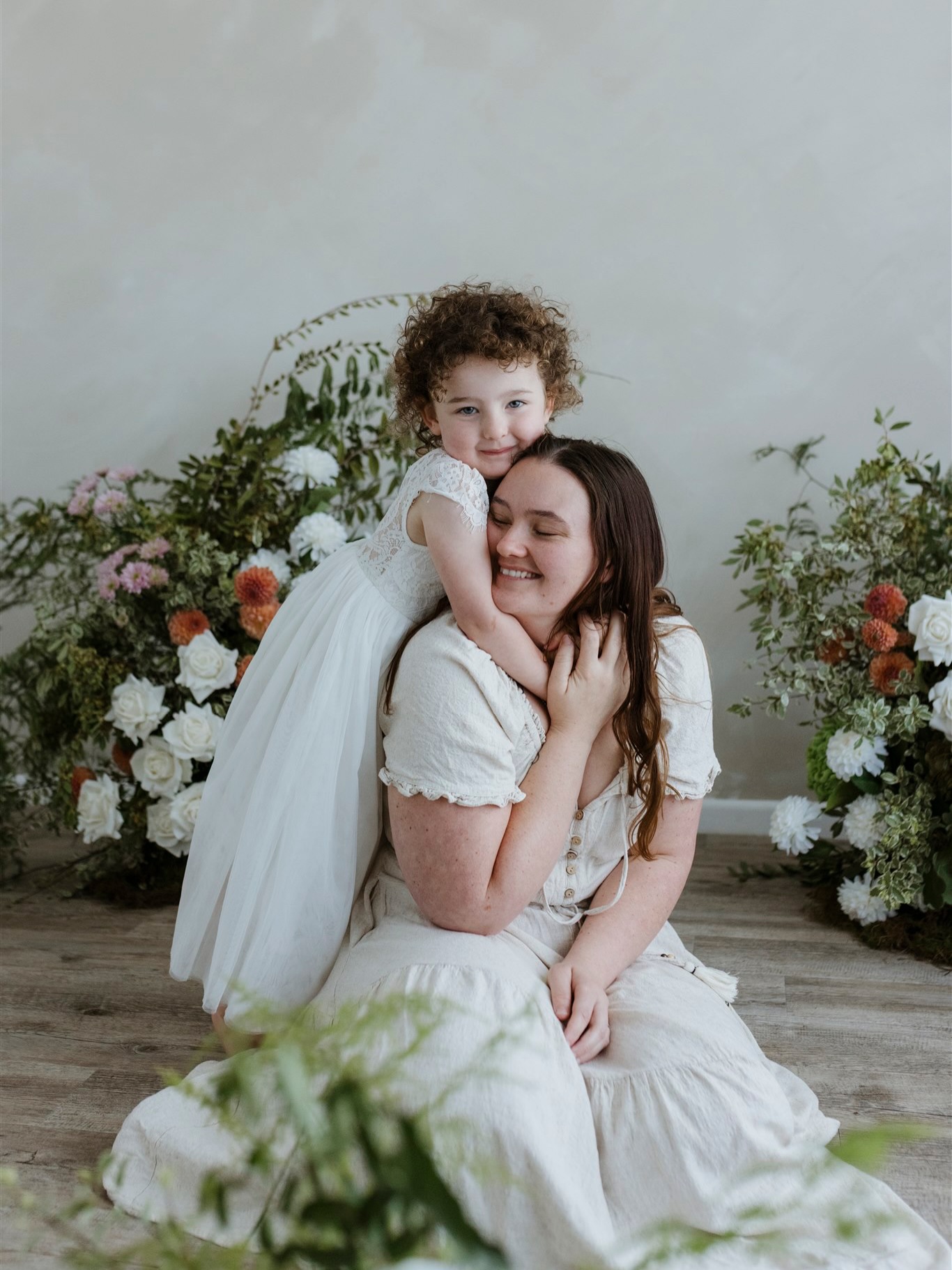 Skye and Penny ☀️
Oh how I just adore you both so much. From clients to life long friends. I cherish you both and feel grateful for your never ending support in both business and personal. 🥰🥰
Styled by @thephotographerswardrobe