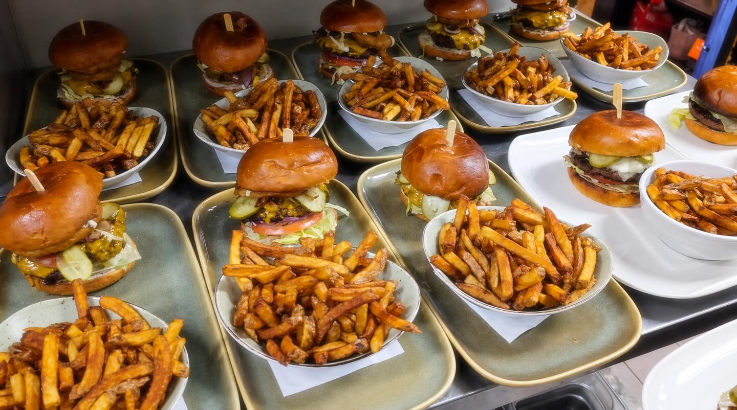 🔥 THURSDAY BURGER NIGHT 🔥
Home of the best burger in town 🍔
Stacked high, juicy, loaded with flavor — served with our fresh-cut, golden fries done right.
Come see what the hype is about 😏
📍 Clovers Pub 🍀
#CloversPub #BurgerNight #ThursdayVibes #FreshCutFries #SupportLocal