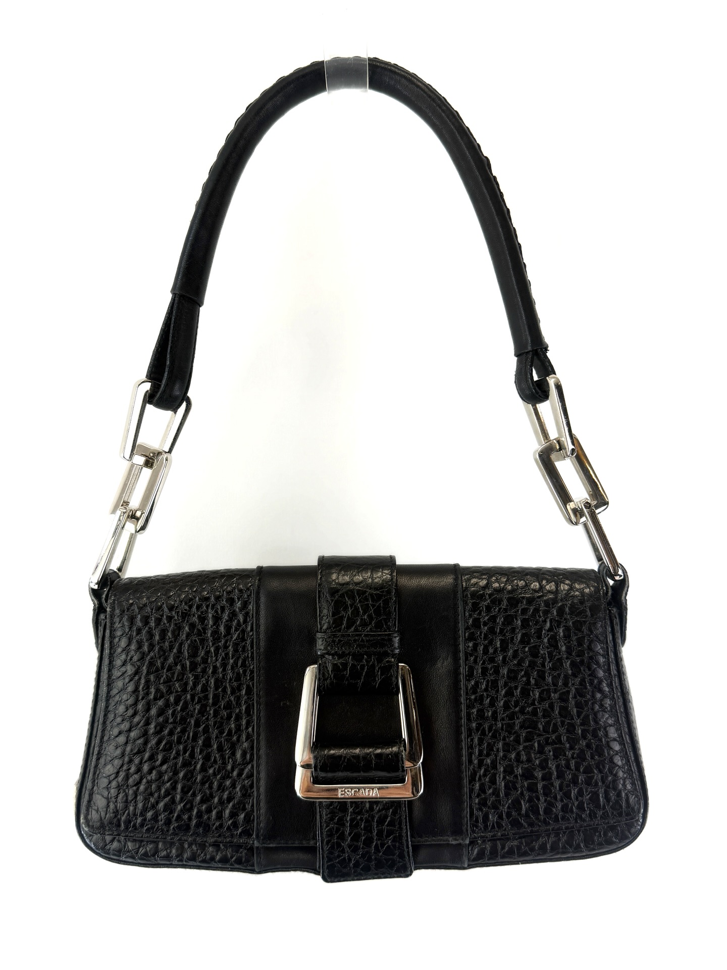 The perfect Y2K Escada bag of your dreams. DM for price and more details !
#vintage #vintagebag #shoulderbag #Escada #escadabag