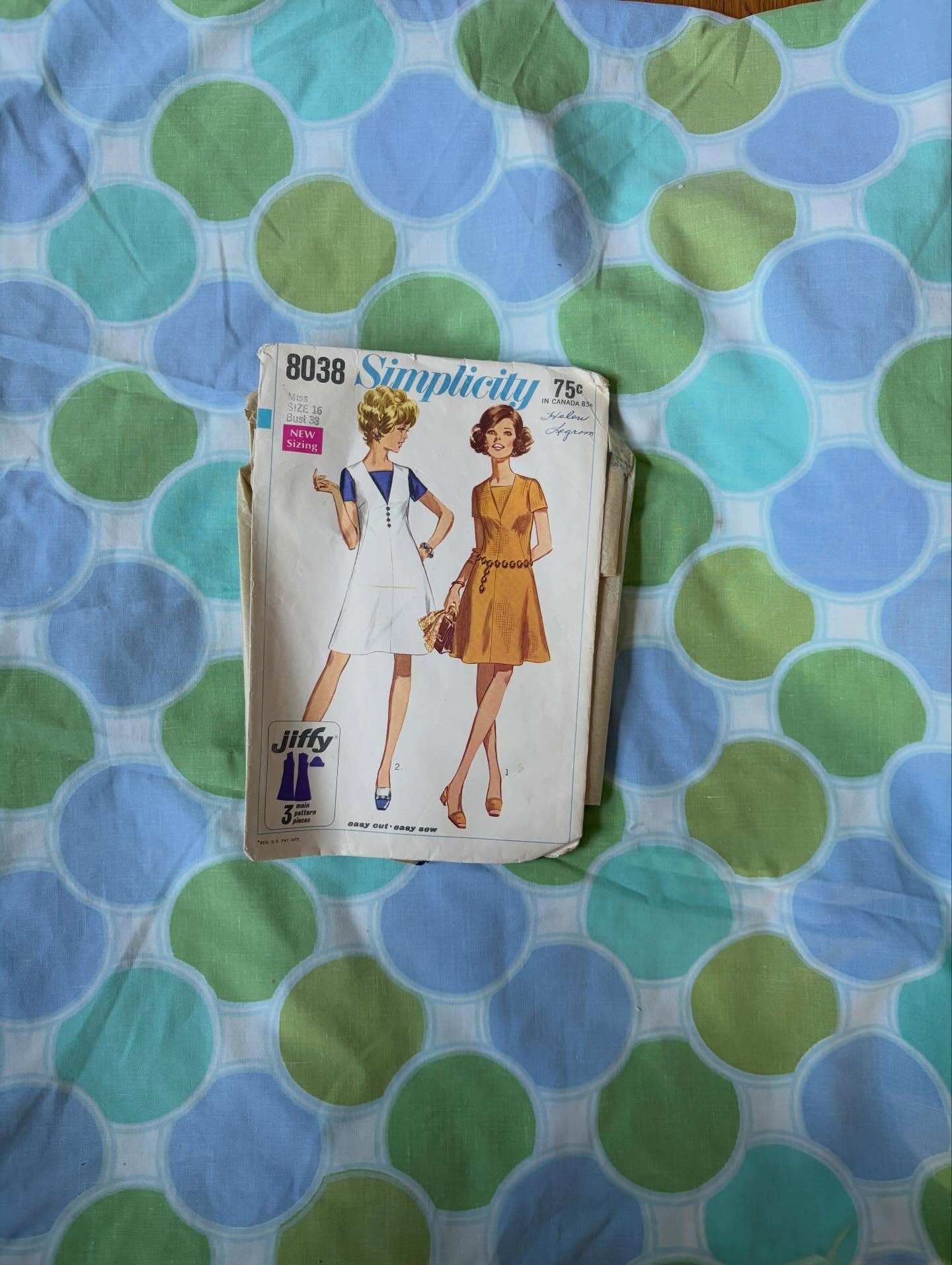 I’m shopping my own fabric stash for upcoming projects. Working with vintage patterns has some fun challenges but I really like them!!! (I scheduled this post a long time ago so here’s an update - i tried to make that vest and did it just so wrong??? Absolutely unusable??? We can’t win em all)
#memademay #sewing #slowfashion