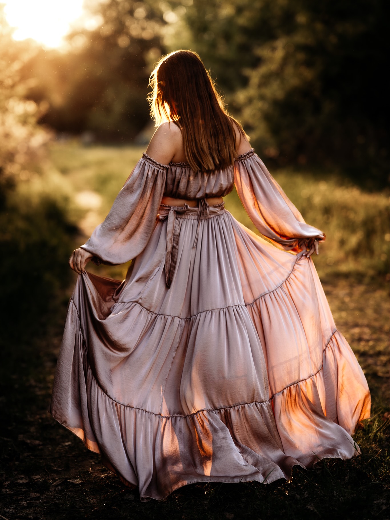 We don’t just make dresses— we see them through a photographer’s lens 🤩
Every piece is tested after it’s finished, because details matter on camera just as much as in real life.
Our Milly two-piece set is now available not only in gauze, but in silk as well.
And this mocha brown shade? Timeless. Effortlessly elegant.
Available for introducing price in the webshop💥
📸@sunsetpixels
#edenartdresses #2pieceset