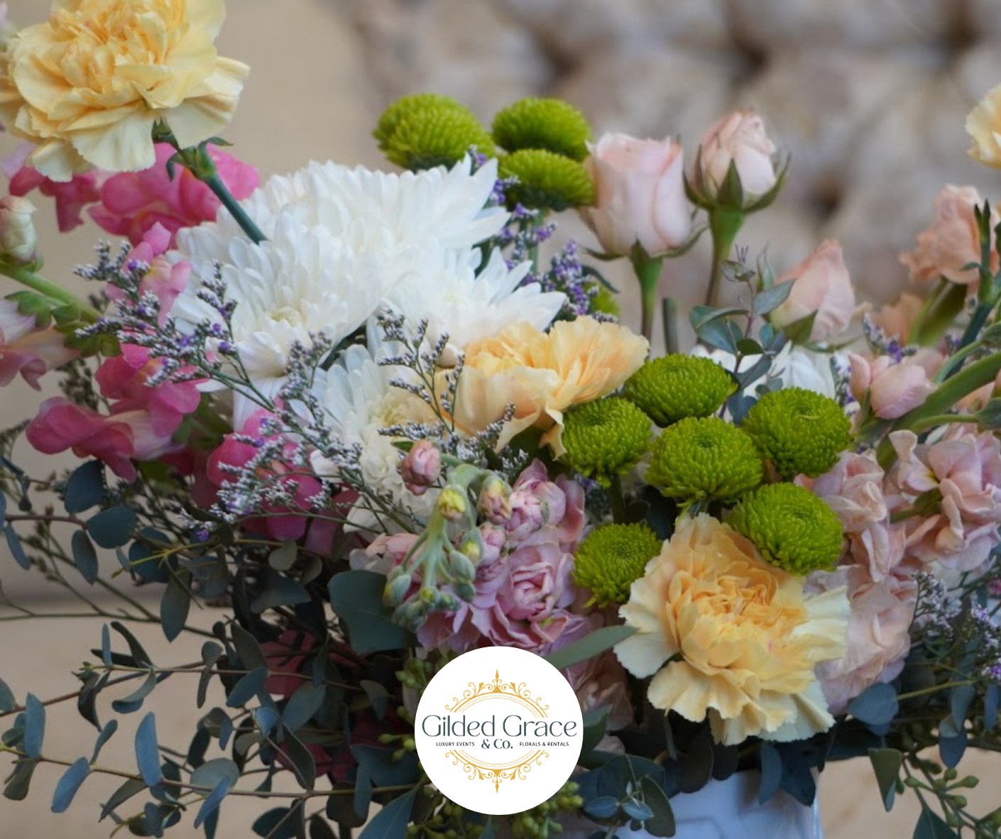 Hand-selected blooms designed to bring life, color, and elegance to your wedding day. From delicate details to statement pieces, our florals create a fresh, romantic atmosphere your guests will never forget. ✨