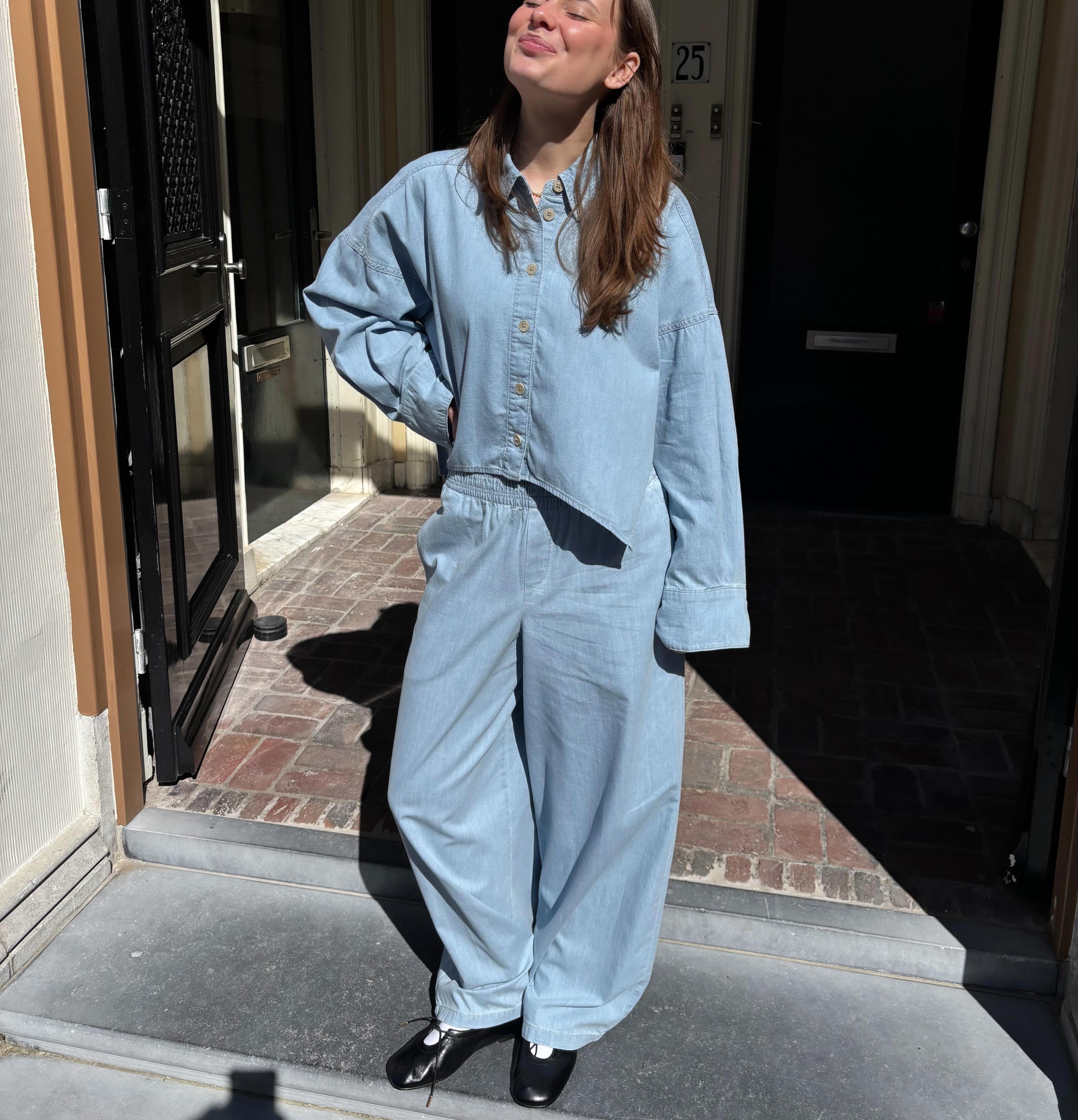 Deze set van @drykorn_forbeautifulpeople draagt niet alleen heerlijk maar je ziet er ook nog eens leuk uit😉🙌🏻
#ootd #denimlook #drykornforbeautifulpeople #fashioninspo #woodwassenaar