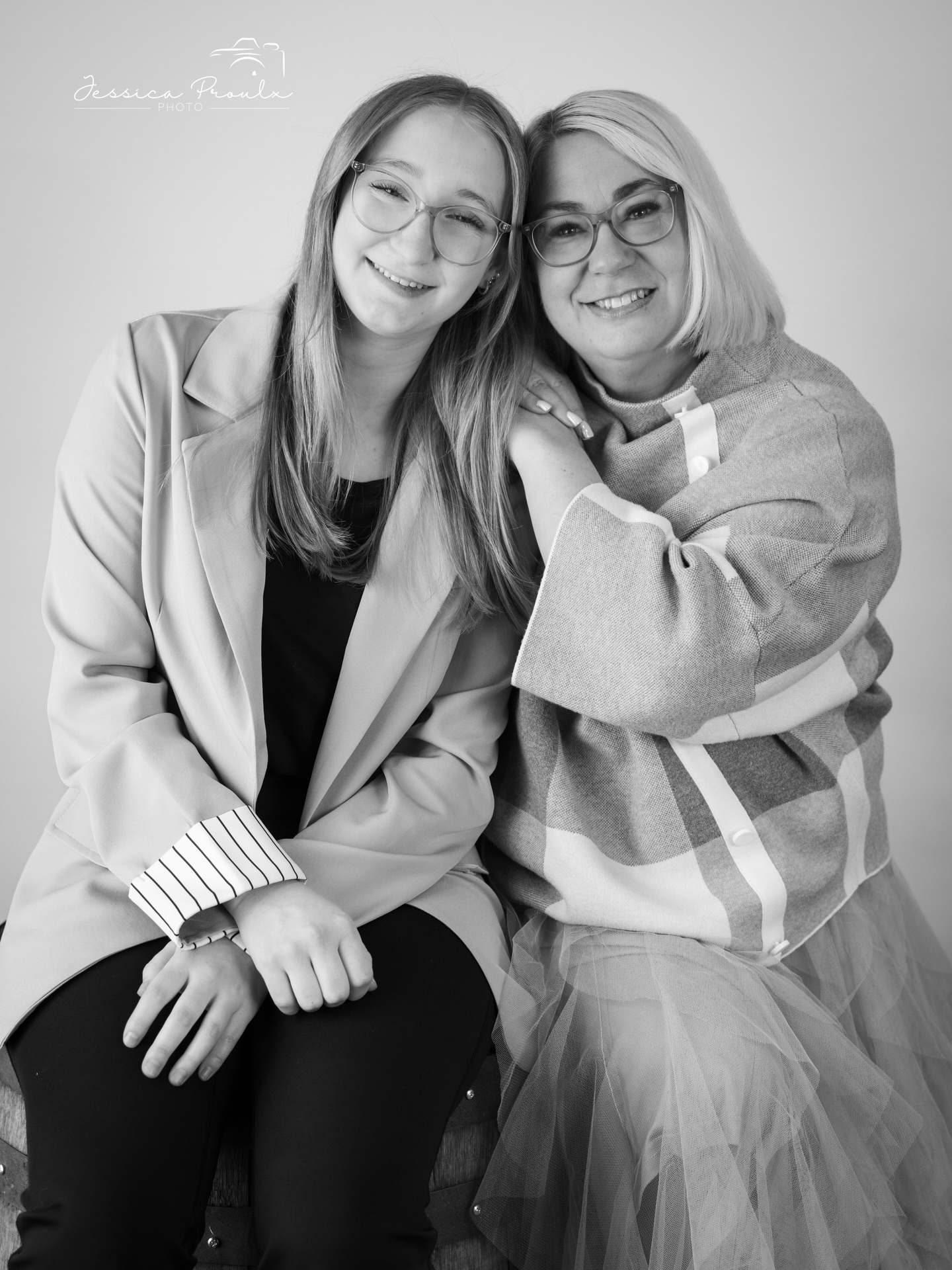 Mini séance Fête des Mères 💐✨
Il reste seulement 2 places… après ça, c’est terminé 👀
📅 Samedi 9 mai
📍 Studio à Salaberry-de-Valleyfield
150$
✨ 10 photos retouchées
200$
✨ Galerie complète des photos retouchées
(et entre nous… c’est clairement le choix coup de cœur 🤍)
👩👧 Inclus :
25 minutes de séance
1 maman + 2 enfants
➕ 20$ par personne supplémentaire
(Maximum 5 personnes)
Un moment doux, simple et rempli d’amour à garder pour toujours 💫
Écris-moi en privé pour réserver ta place 💌
#fetedesmeres #maman #merefille #photoshoot #famille