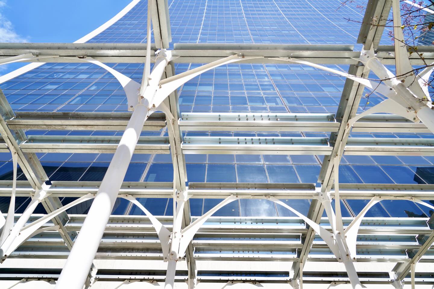 In progress in Midtown 👀👀
.
#urbanumbrella #scaffolding #newyork #nyc