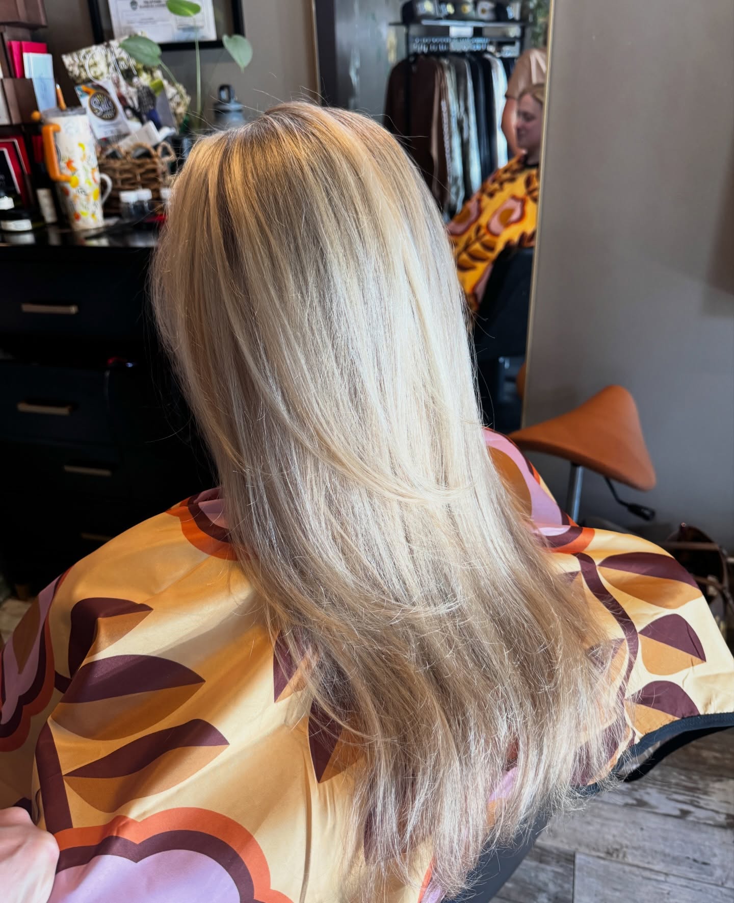 Partial highlights by Nichole to brighten up for the sunshine weather! ☀️808-419-8667 text or DM Nichole to Book now! 🌻 #hairsalon #keepcotatiwild #blonde #highlights #sonomacounty