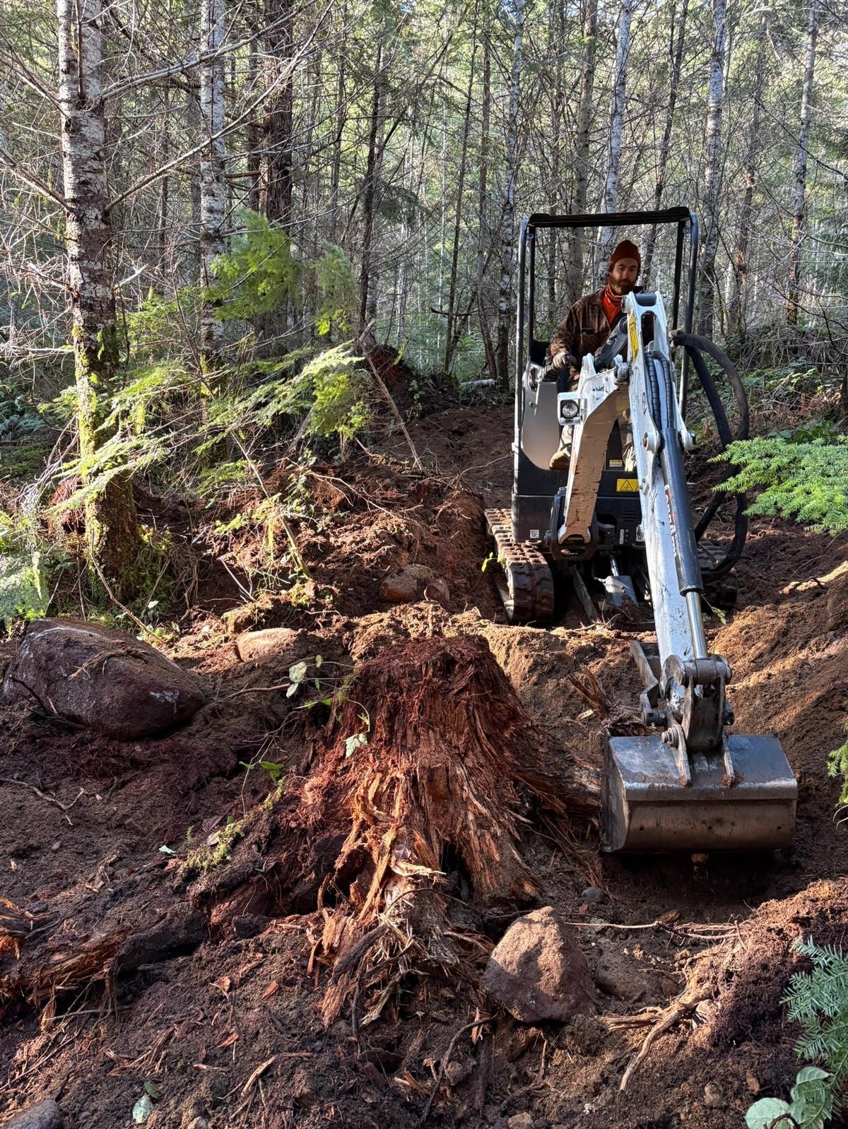 Huge thanks to our Official Trail Maintenance Partners; Matthews West, @kiewitcorp @islengineering @morningstarhomes
The Squamish Enduro trail crew has been prepping the course and working to improve connections on existing trails through the fall and winter. We collaborate with SORCA to ensure the work aligns with their visions and best practices - we’re stoked to be able to make the race course better, while providing lasting benefits to the Squamish Trail network.
This winter, one of the notable additions was the new entrance to Roller Coaster. It mitigates a blind corner with two way traffic on the Mashiter to improve safety. It allows the work we did last year, in building Mucosa (also supported by our Official Trail Maintenance Partners), to connect int Roller Coaster.
Big lift on this one by @notnau @jgrvves - thanks fellas, we love you guys. 💪