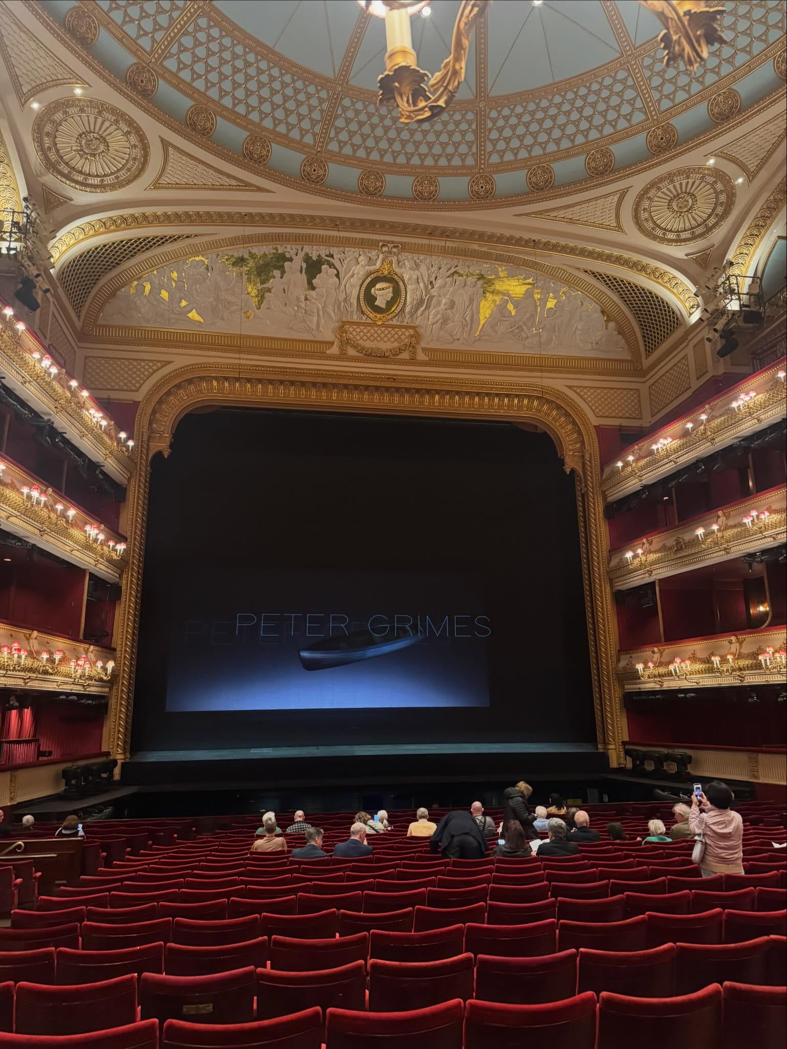 Amanhã a gente trabalha, mas hoje tem Peter Grimes na Royal Opera House.