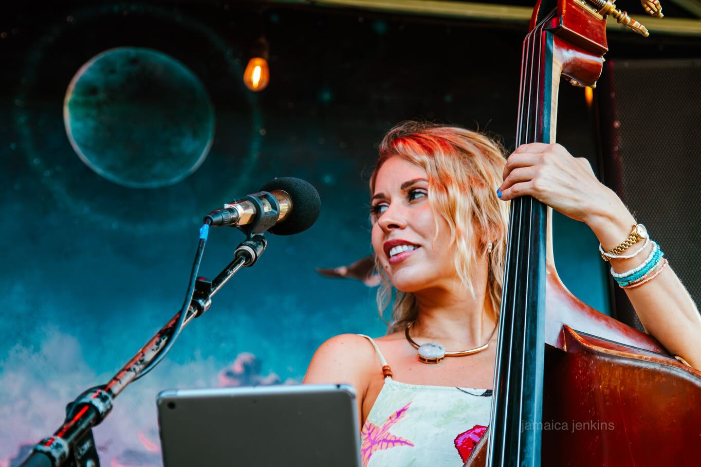 ***** SHOWS THIS WEEK *****
WEDNESDAY May 6th
@thenorthendtaphouse
6:30–9:30
THURSDAY May 7th
Pia’s Veranda (Duo)
SUNDAY May 10th — MOTHER’S DAY 💐
@copa.dtsp — Latin Jazz Sunday
3–6PM
Get there early! Space is limited
✨ UPCOMING CONCERT
May 17th
Only 10 tickets left!
Hot Tonic celebrates Burt Bacharach 🎶
Come hang with us this week ❤️
Some photos of last week by the amazing photographer @jamaicajenkins
#mothersday #ilovestpete #stpetemusicscene #tampamusic #thingstodotampa
Xox
HOT TONIC