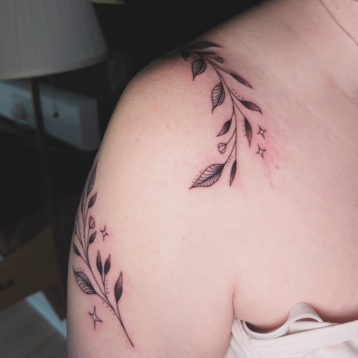 Swipe to see all the different angles on this leafy floral wrapping piece for Cheryl ✨🌿
Always lovely to catch up with you! Thanks for coming back time after time 🥹🫶✨❤️
Booking for May/June/July/August, to make an enquiry either fill in the booking form in my website, linked in bio or email me at booking@ericattattoo.com 🌿✨
I will be guesting at @evergreentattoos on Friday 29th May! One day only so don't wait around 😸
#edinburghtattooartist #tattoonewcastle #blackworktattoo #edinburghtattoo #tattooedinburgh