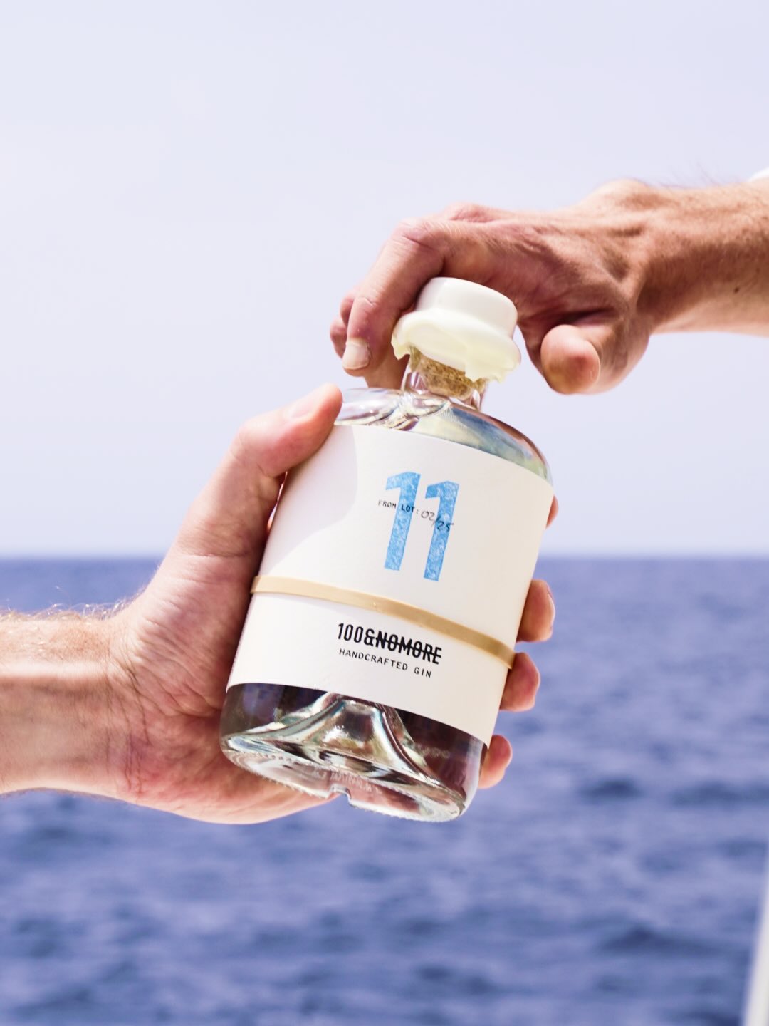 El verano se acerca ☀️
Días más largos, mar abierto y más motivos para celebrar con 100&NOMORE 🍸
Una de las 100 ¿Qué número te tocará?
🔗 Link in bio.
#100&NoMore #Gin #limited #barcelona #cocktail