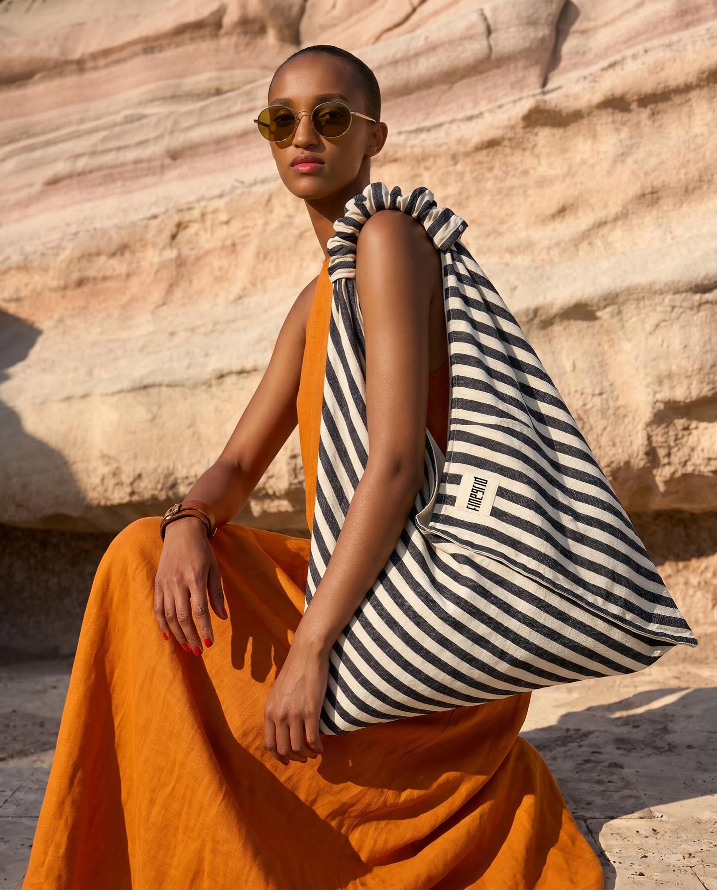 Night Black — designed to be with you, every day, every season.
Now in linen & cotton.
#handwoven #madeinturkey #aegeanvibes #artisantextiles #everydaybag
