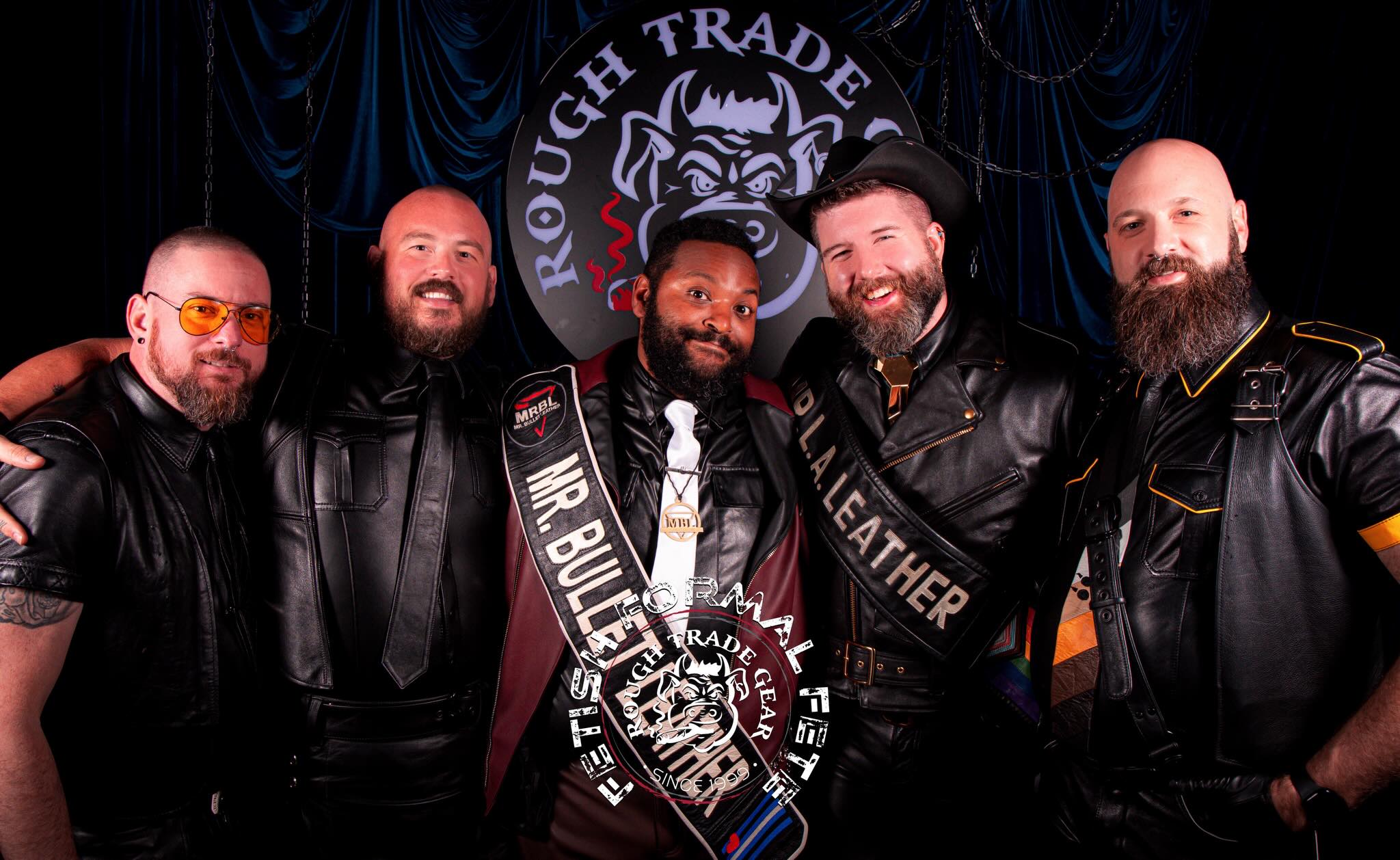Bears LA represented STRONG at the Fetish Formal Fête hosted by @roughtradegear Thank you to everyone who made this incredible night possible including @eagle_la @avatarclubla and especially @hyliaphoto for capturing this beautiful moment with our family. Moments like this are when we are at our best as a community. TOGETHER AND UNITED. 🐻❤️