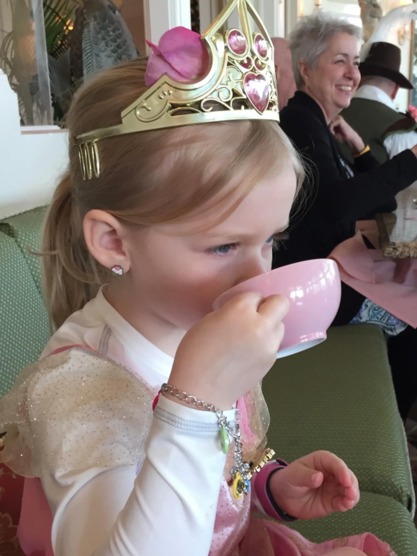 Mother’s Day Tea ☕👑
Treat your Mum to an afternoon where she is, quite frankly…royalty.
✨ Traditional Scottish afternoon tea
✨ My Mum on the piano (she’s the real star)
✨ Me, flitting about with a teapot like I’ve absolutely lost the plot
✨ A few fabulous little extras I’ve tucked in just for her
Fun fact: I once poured tea for Princess Anne…
So yes—your Mum is in very capable hands.
I’ll call her “Princess”
I’ll dote on her shamelessly
And you? You’ll look like the favourite child without breaking a sweat
🎟️ Tickets are limited—don’t leave this to the last minute like a rookie
Www.oldstoneinn.ca/event-list
⸻
#OldStoneInn #MothersDayMagic #TeaLikeRoyalty #ScottishVibes #sipsiphooray