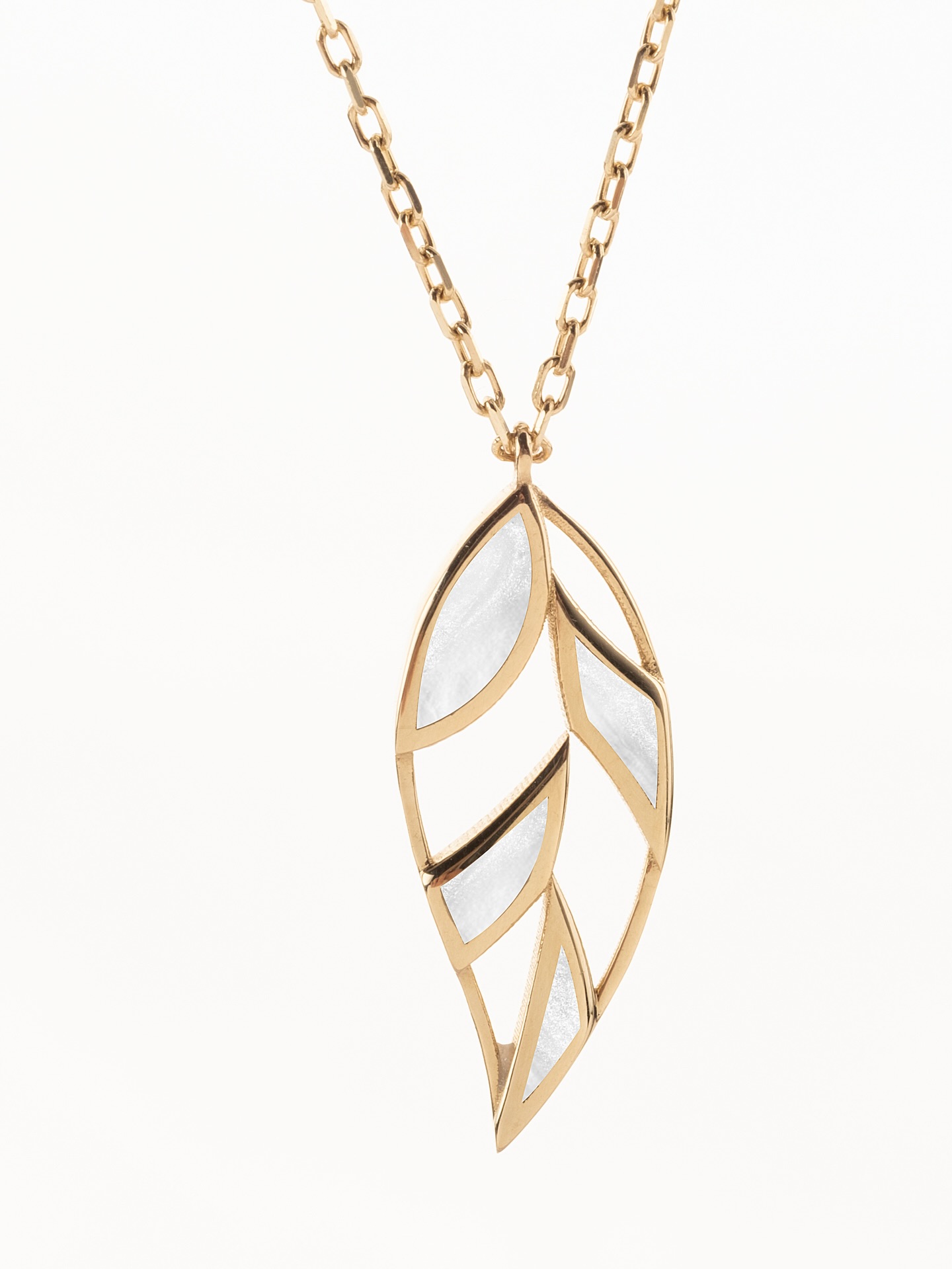 Organic elegance, shaped in gold
#ElieYusha #Fiolia
