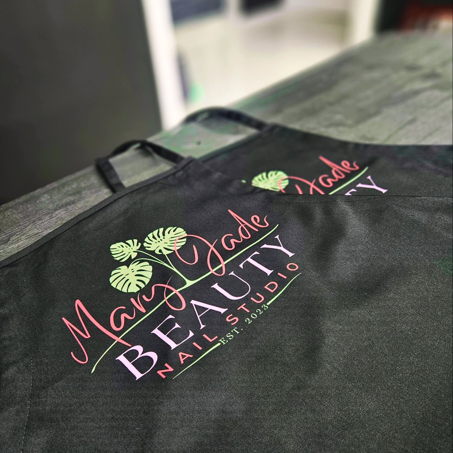 🌸 Mary Jade Beauty 🌿
- #CustomAprons #WithStyle ✨
-
-
#MaryJadeBeauty #ShoshoneIdaho #NailStudio @maryjade.beauty