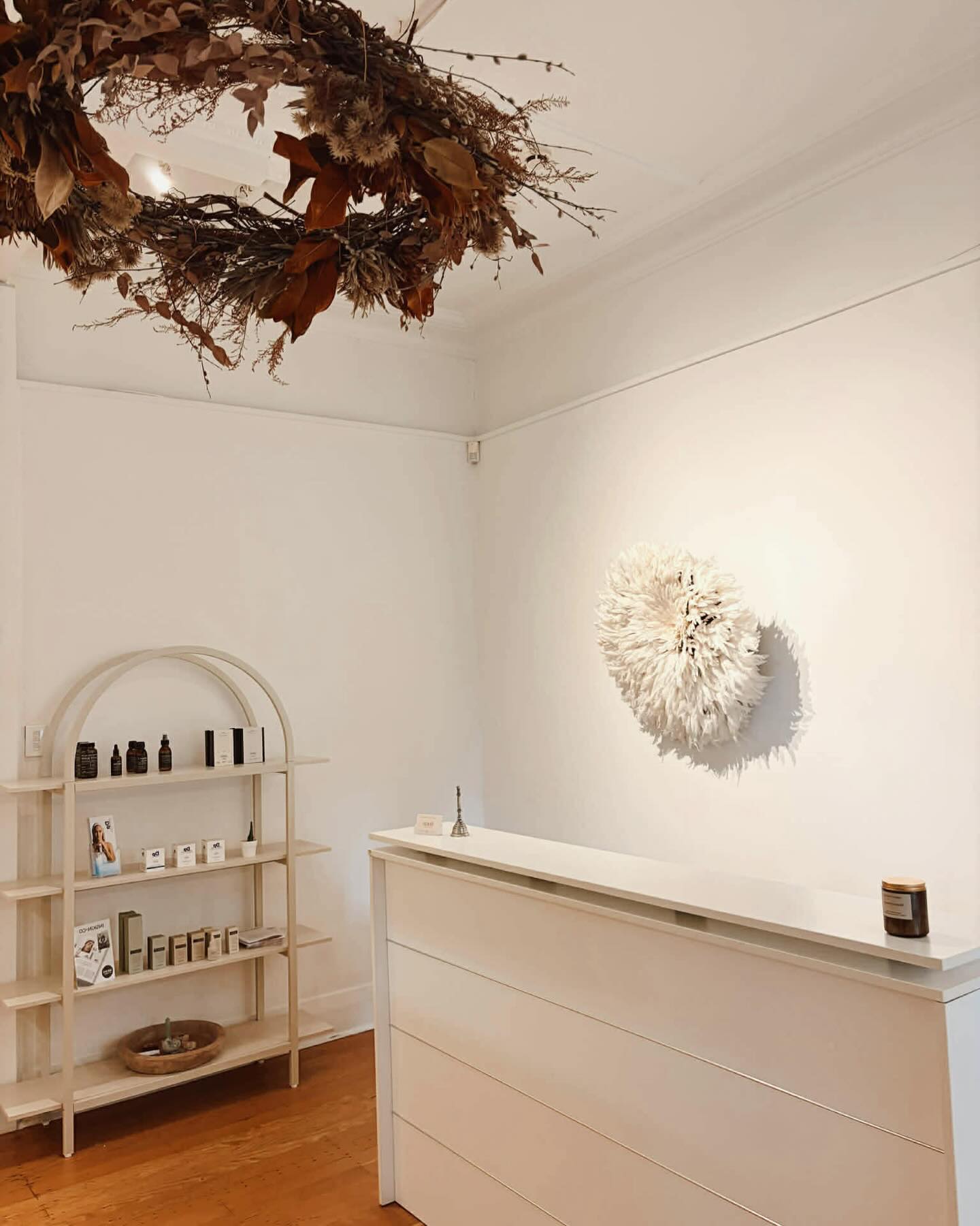For the colder days when all you need is warmth and stillness
✨Step into our cozy clinic and allow yourself to unwind ✨
#beauty #neutraltones #embellirnz