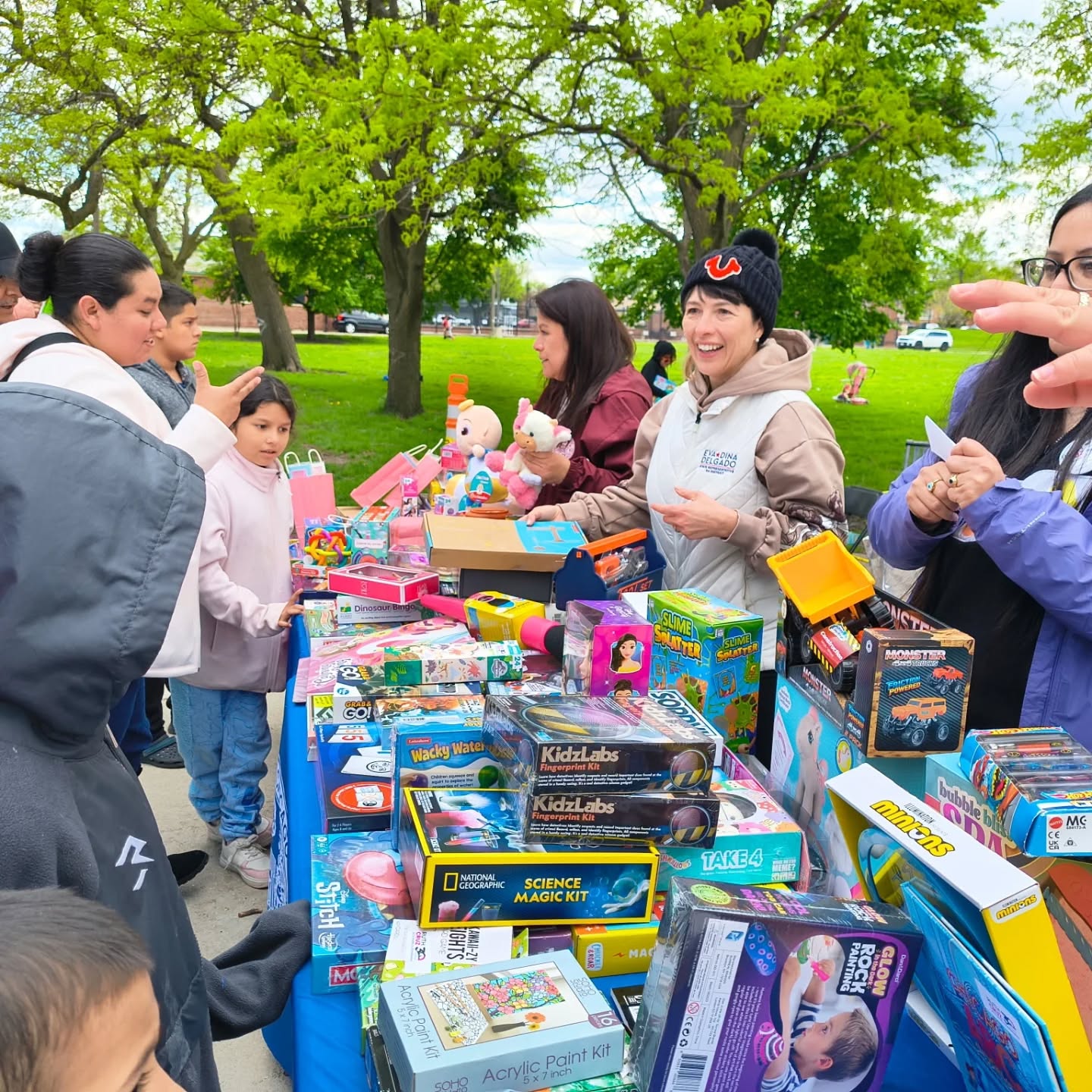 Happy Día del Niño! 💛
I was so happy to spend time with our community and celebrate the joy, creativity, and promise of our children. Thank you to Alderwoman Cruz and the 30th Ward team for putting together such a successful and meaningful community event.
Our children deserve to feel seen, celebrated, and supported — today and every day.
¡Feliz Día del Niño! 💛
Me dio mucha alegría compartir tiempo con nuestra comunidad y celebrar la alegría, creatividad y promesa de nuestros niños. Gracias a la concejal Cruz y al equipo del Distrito 30 por organizar un evento comunitario tan exitoso y significativo.
Nuestros niños merecen sentirse vistos, celebrados y apoyados — hoy y todos los días.
#DíaDelNiño #30thWard #Community #Chicago #BelmontCragin
