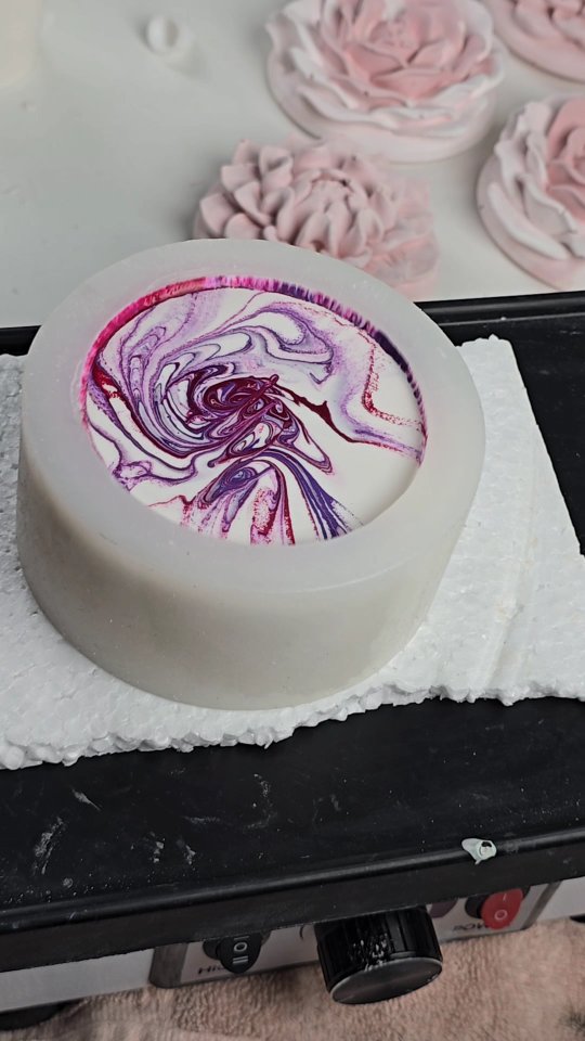 This is the kind of thing I could watch all day!
Ecrylimer on the vibrating table, slowly layering into these soft ombre petals.
This one has so much potential. 😍
.
#bramblier #ecoresin #artsupplies #crafting #satisfyingvideo