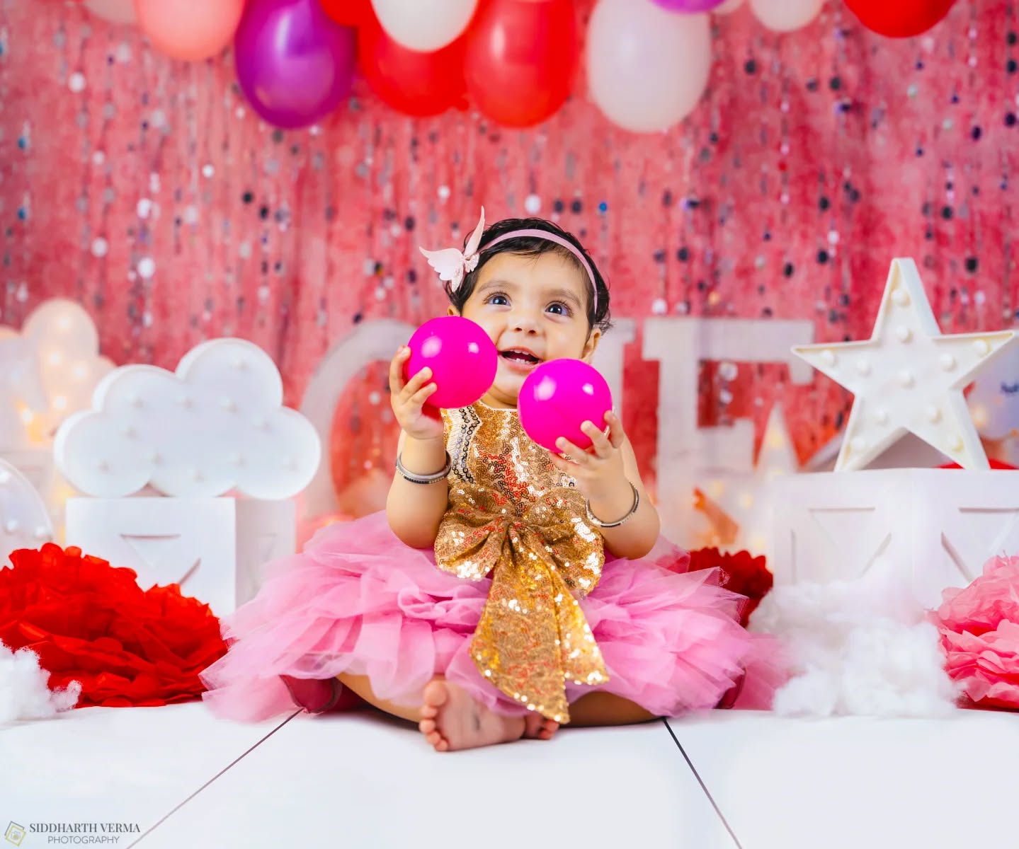 From first cries to first candles—what a journey this year has been. 🎂💫 Celebrating one year of love, laughter, and the sweetest little moments that made it unforgettable.
.
#turningone #firstbirthdaybaby #babyphotoshoot #milestonephotography #babylove