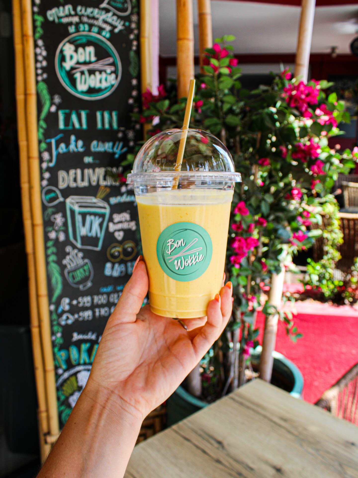 Something fresh is waiting for you at Bon Wokkie! 🥤✨
We now make fresh smoothies, with flavors changing regularly so there’s always something new to try! Stop by and check our fridge to see which delicious smoothies we have available right now. 🍓🥭🍍
We’re open every day from 12:00 PM – 9:00 PM, except Thursdays.
Come by and treat yourself to something fresh and tasty! 💛
#bonwokkie #restaurant #smoothie #bonaire #food