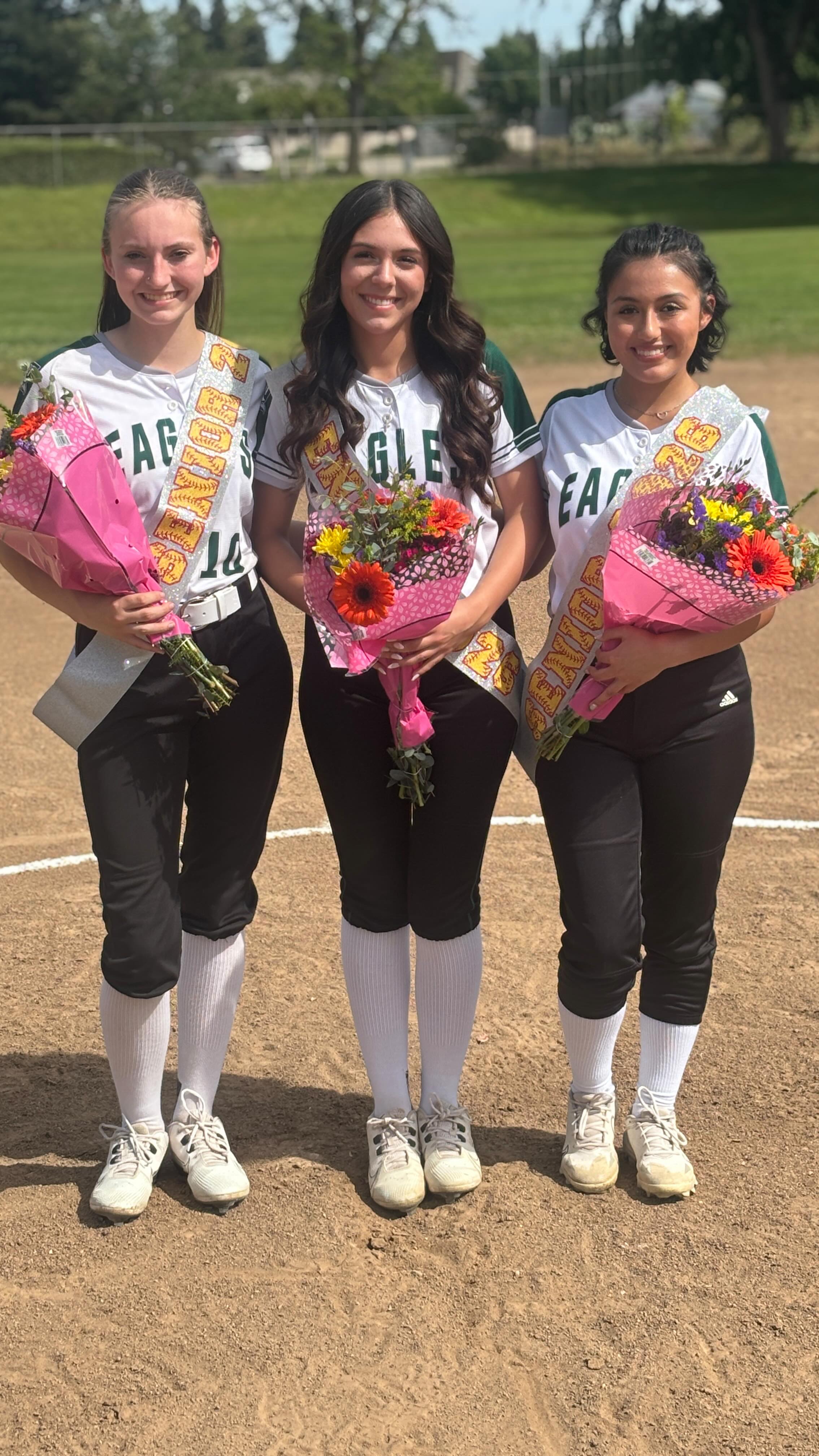 LEAGUE CHAMPIONS 🏆
UNDEFEATED 🎉
SENIOR NIGHT 💐
PLAYOFF BOUND 🥎
So much to celebrate in this varsity softball season! All glory to God!! Thank you to our fabulous coaches and families who have supported the team. Way to play your hearts out ladies, we are proud of you!!