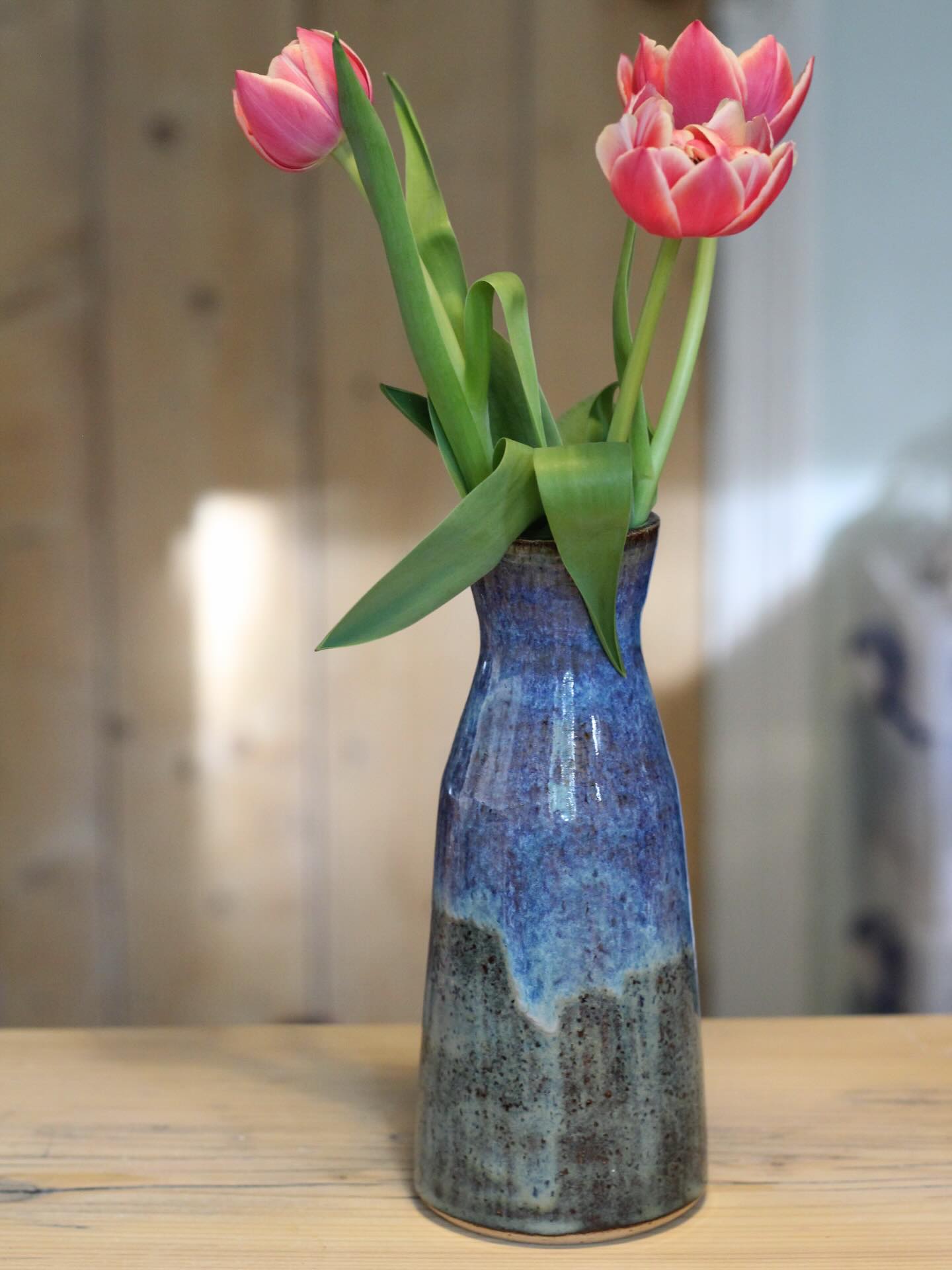 Are we bored of vases yet?? #jenmakespots #vases #springflowers #wheelthrownceramics